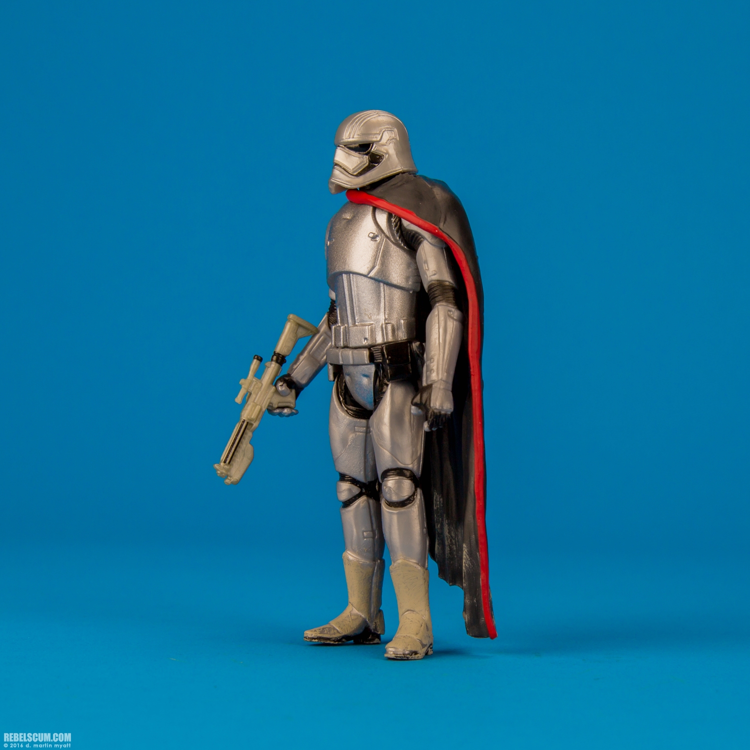 Epic-Battles-Captain-Phasma-The-Force-Awakens-Hasbro-007.jpg