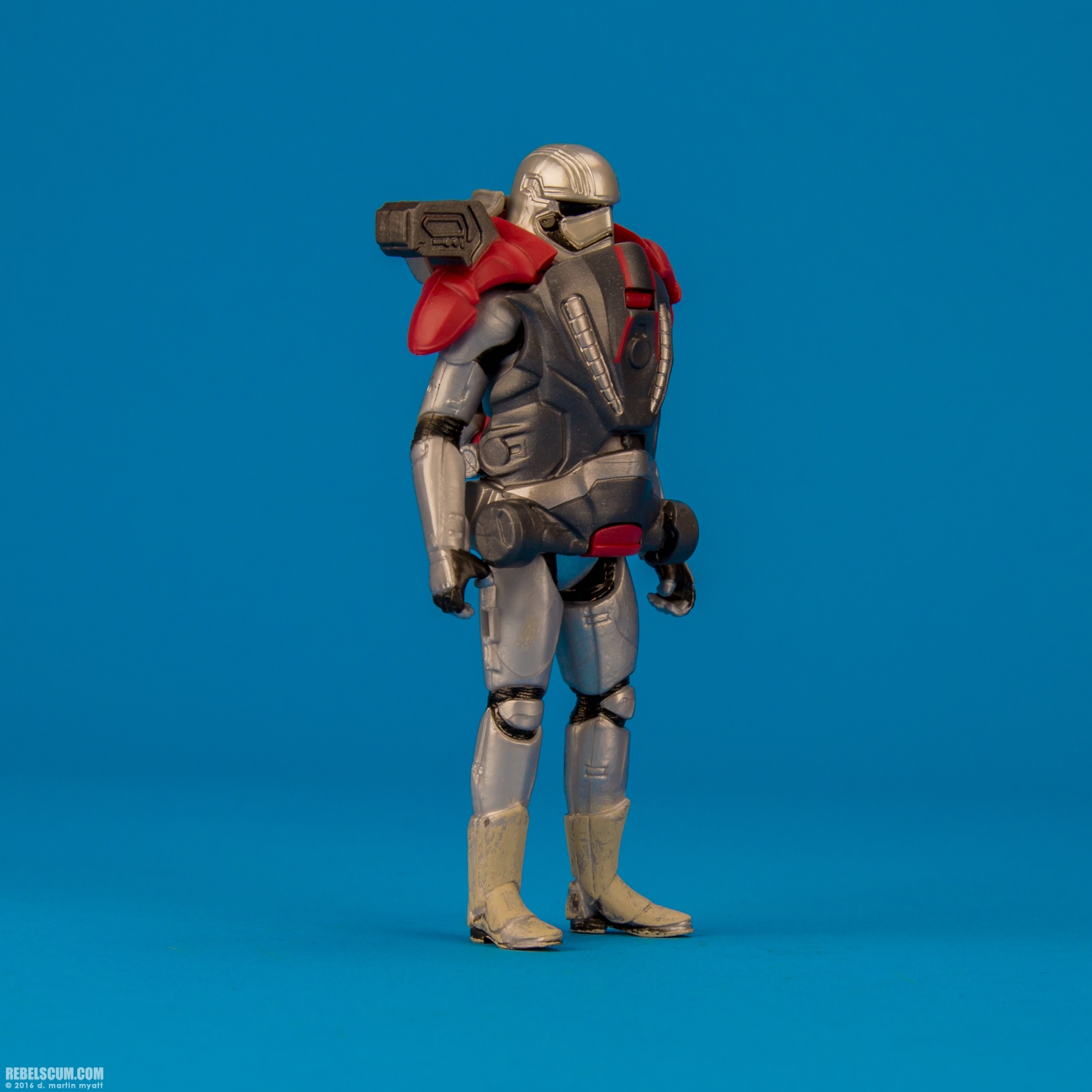 Epic-Battles-Captain-Phasma-The-Force-Awakens-Hasbro-010.jpg