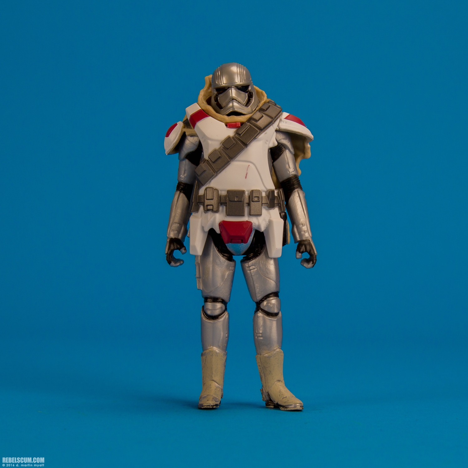 Epic-Battles-Captain-Phasma-The-Force-Awakens-Hasbro-013.jpg