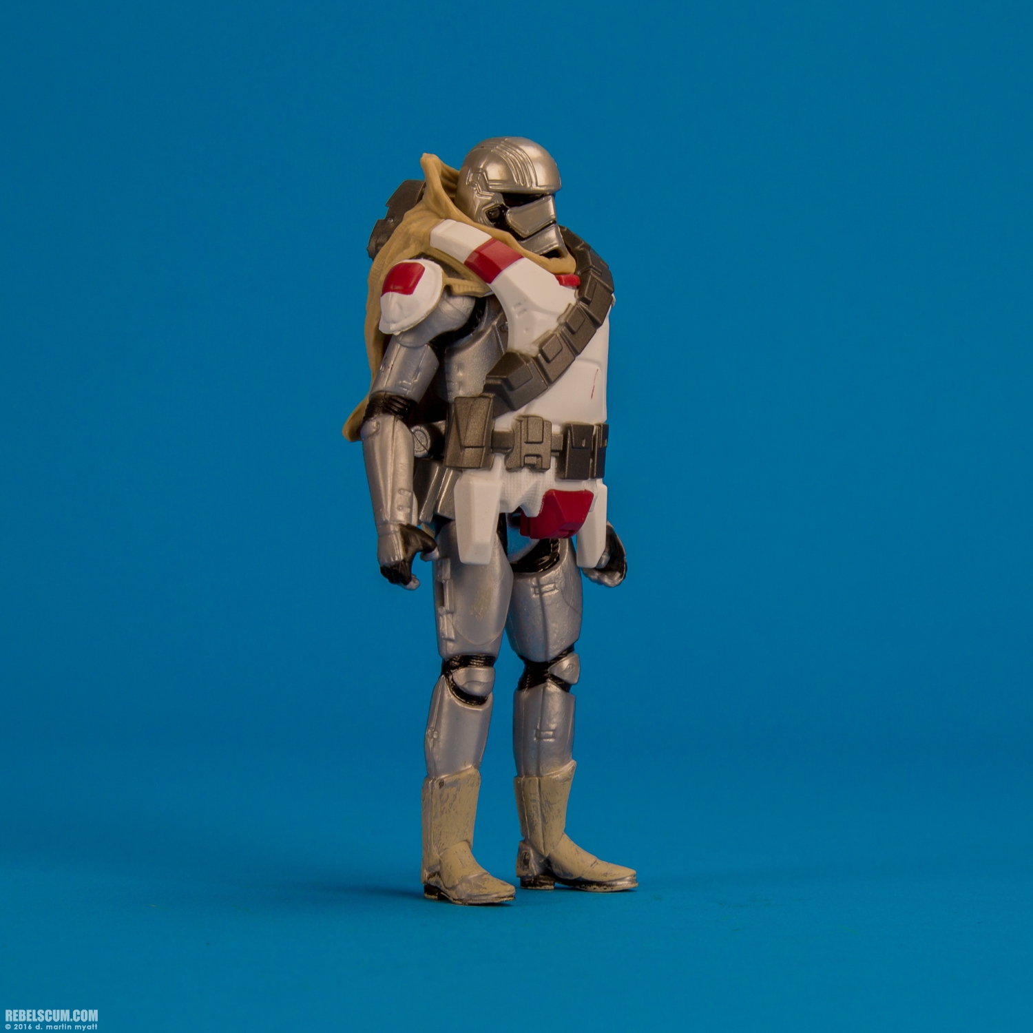 Epic-Battles-Captain-Phasma-The-Force-Awakens-Hasbro-014.jpg