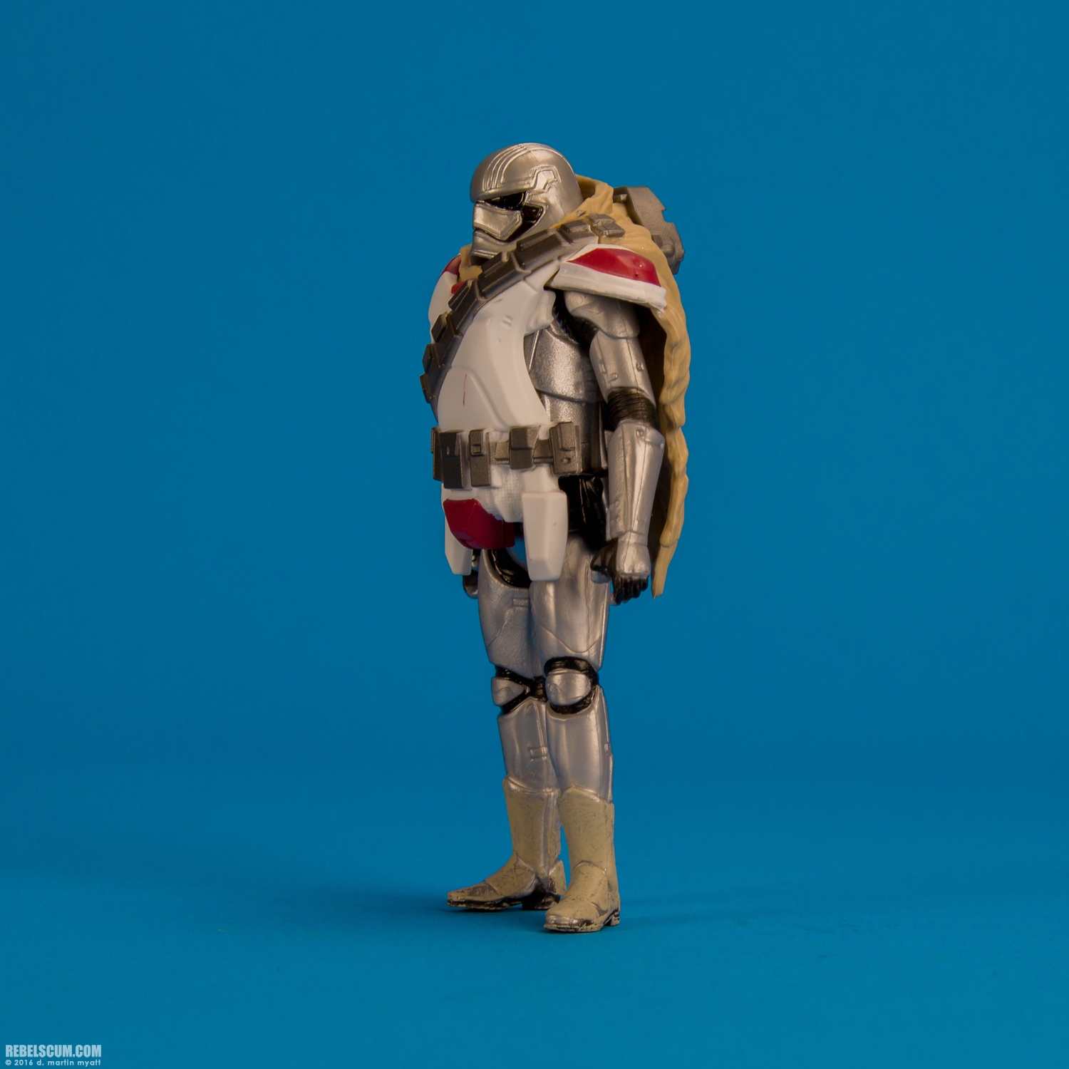 Epic-Battles-Captain-Phasma-The-Force-Awakens-Hasbro-015.jpg