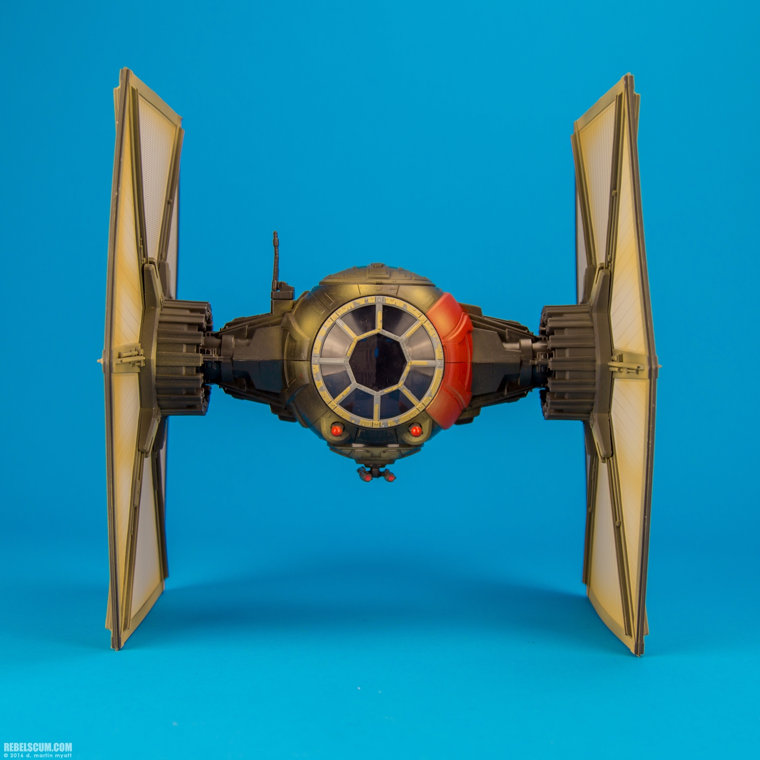 Epic-Battles-First-Order-Special-Forces-TIE-Fighter-Hasbro-001.jpg