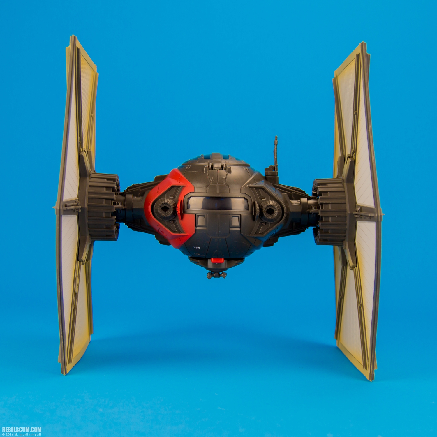 Epic-Battles-First-Order-Special-Forces-TIE-Fighter-Hasbro-004.jpg