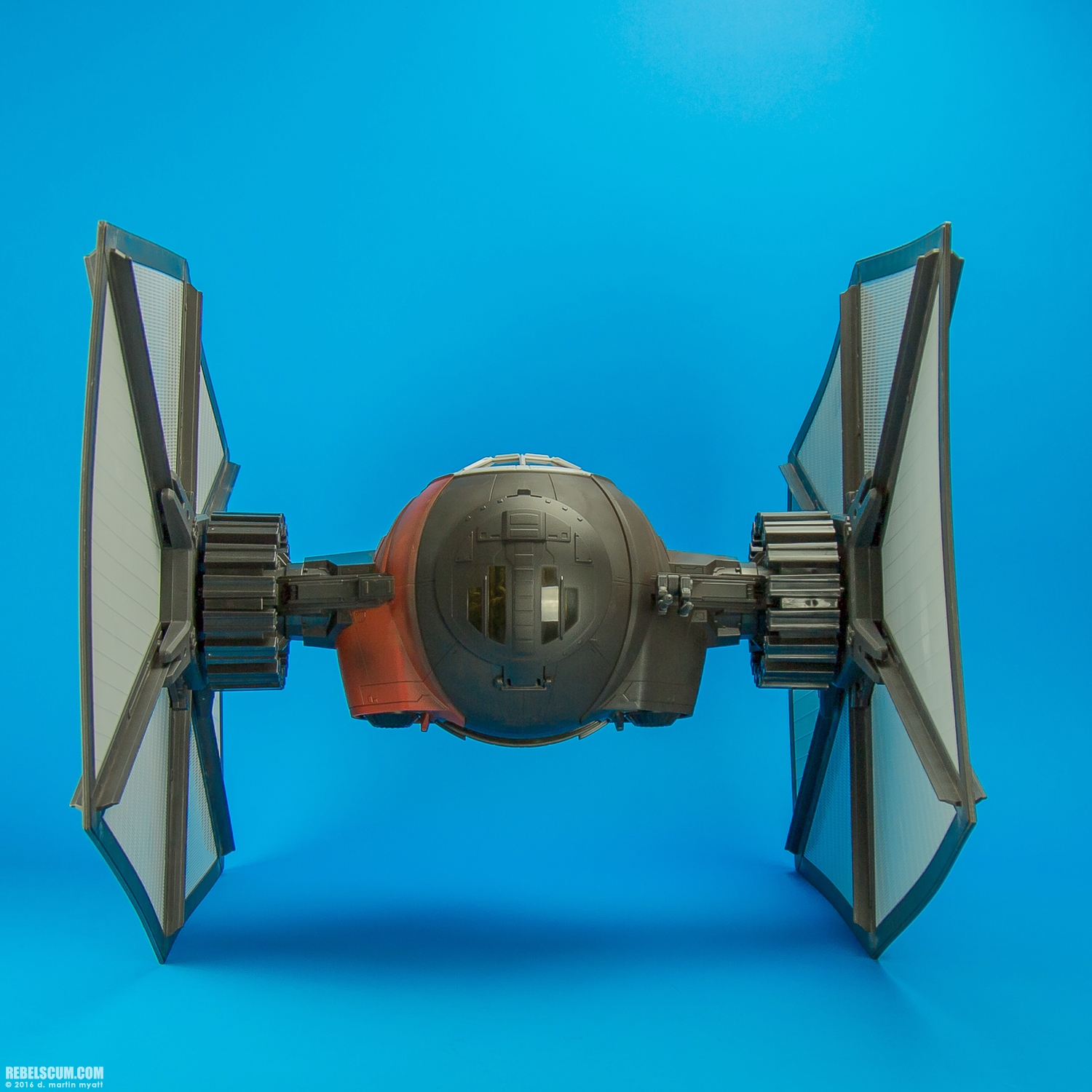 First-Order-Special-Forces-TIE-Fighter-The-Black-Series-005.jpg