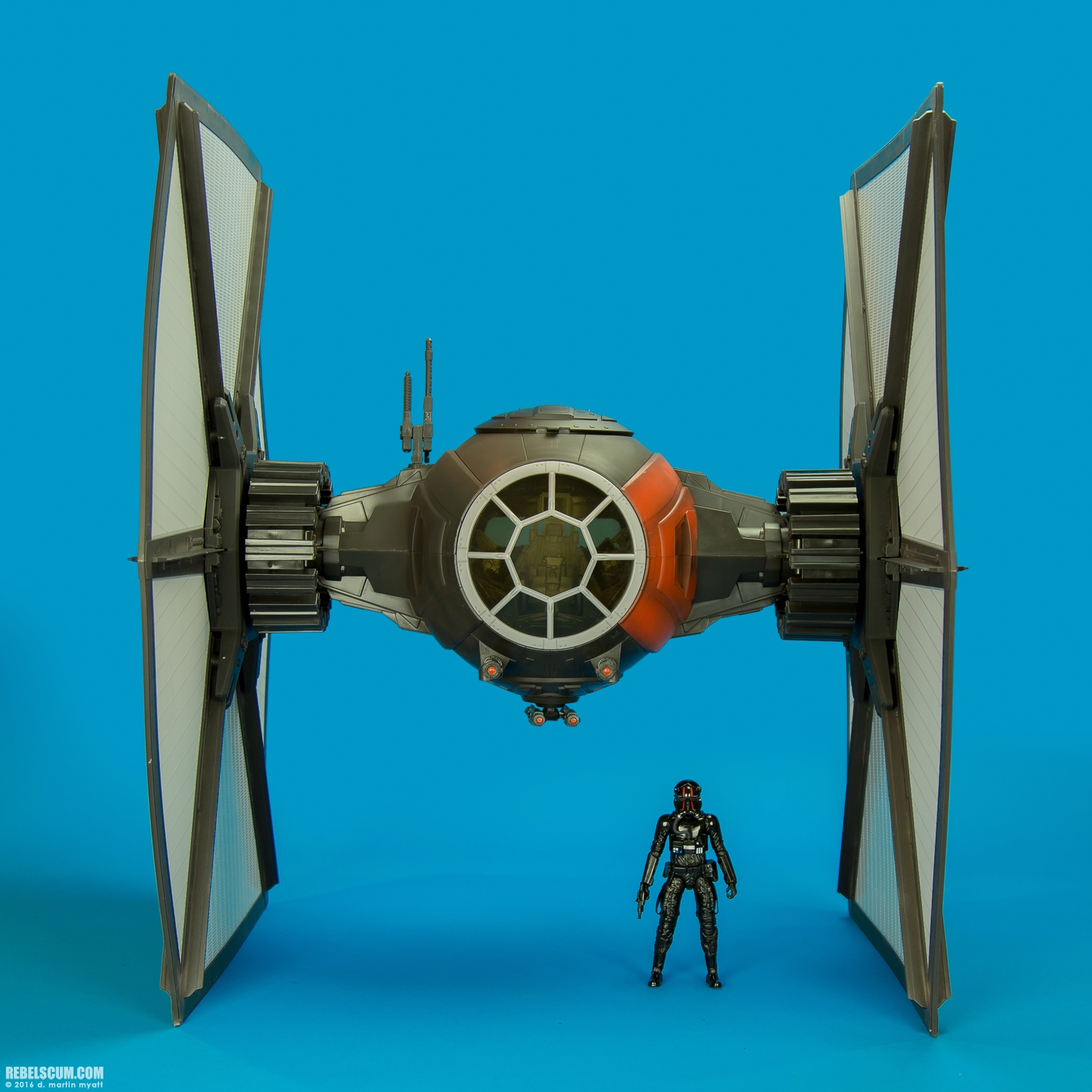 First-Order-Special-Forces-TIE-Fighter-The-Black-Series-016.jpg