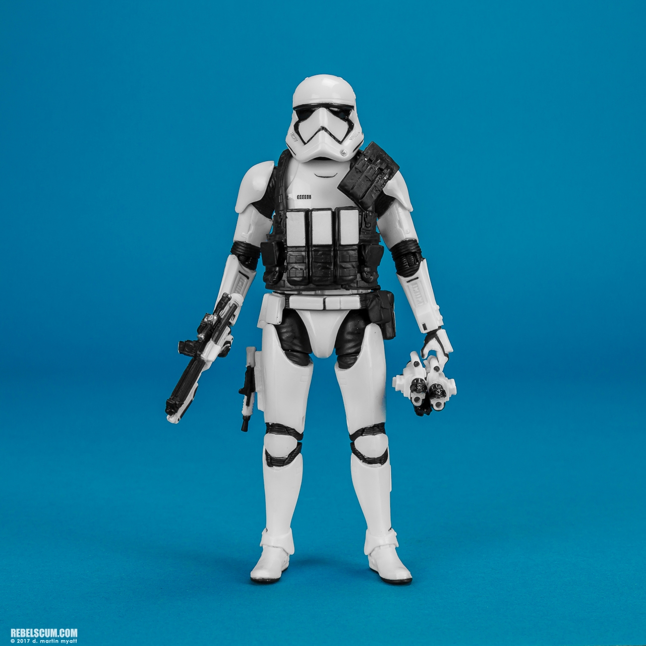 First-Order-Stormtrooper-Deluxe-Amazon-The-Black-Series-005.jpg