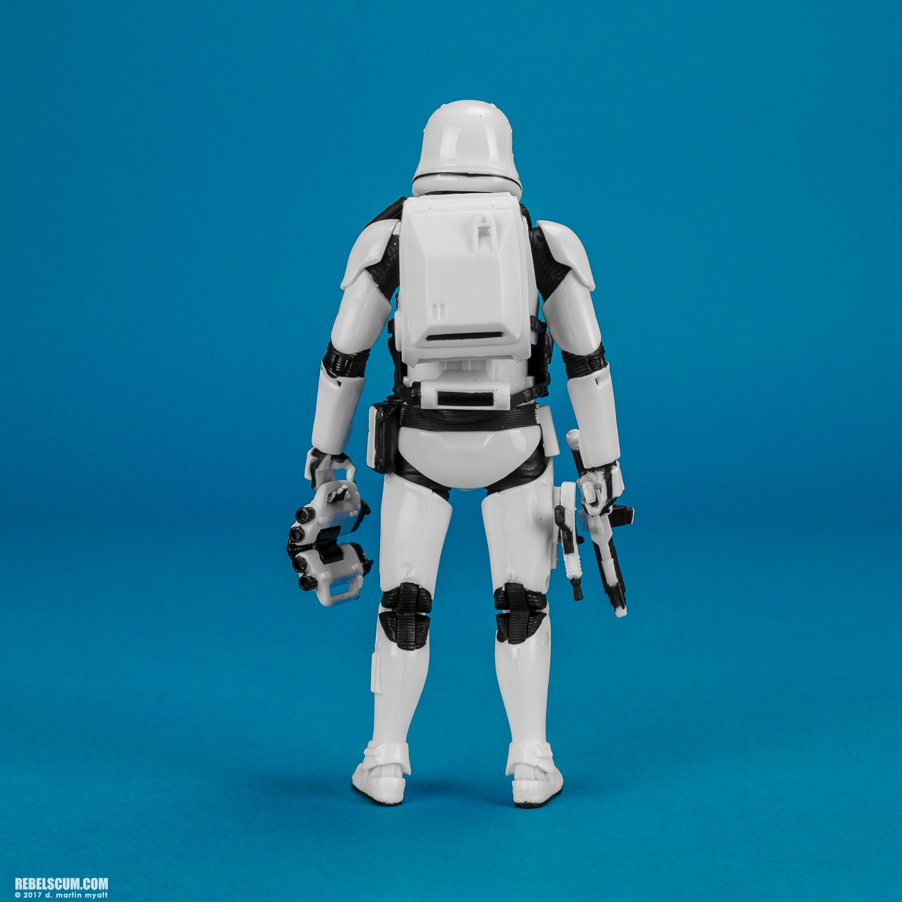 First-Order-Stormtrooper-Deluxe-Amazon-The-Black-Series-008.jpg