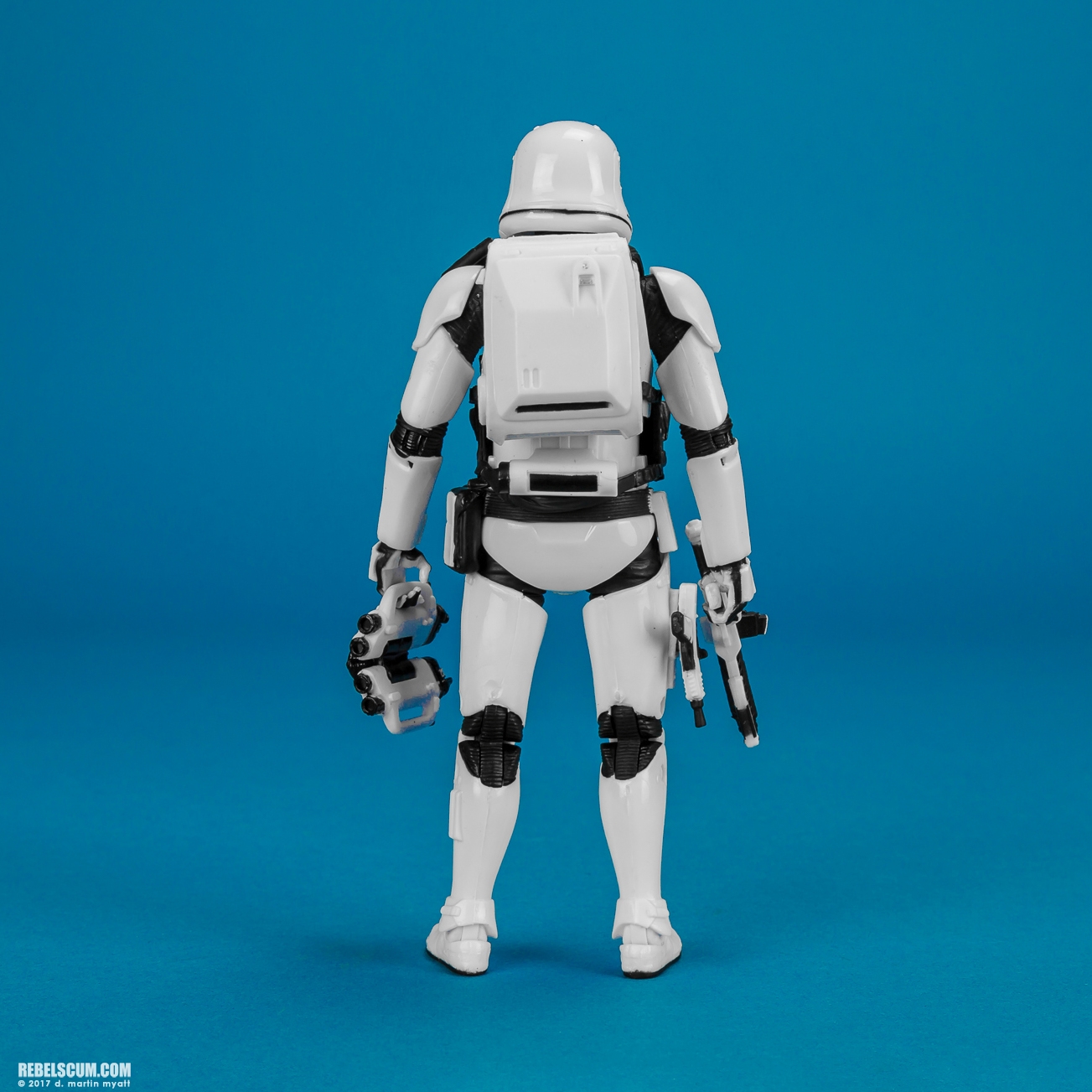First-Order-Stormtrooper-Deluxe-Amazon-The-Black-Series-008.jpg