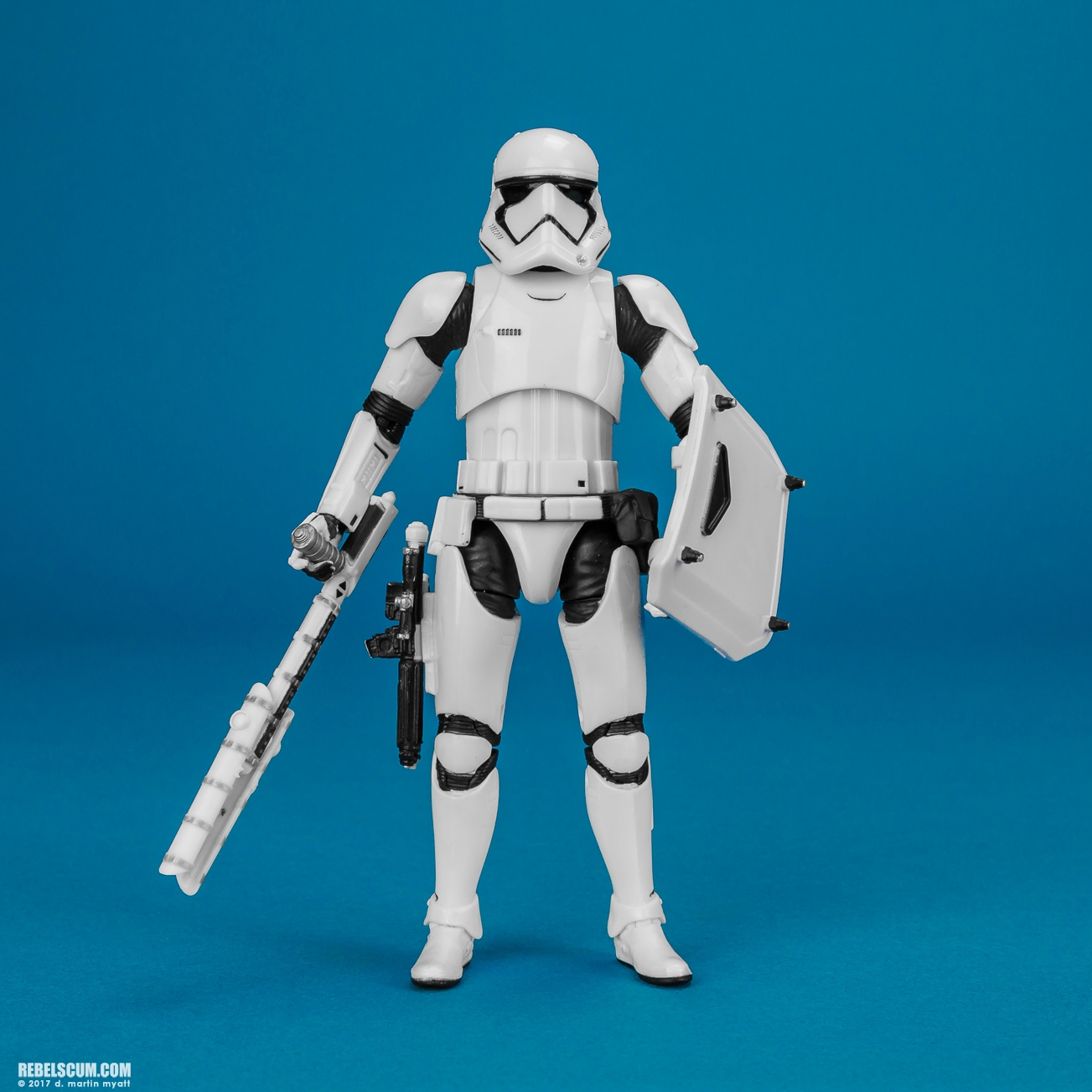 First-Order-Stormtrooper-Deluxe-Amazon-The-Black-Series-009.jpg