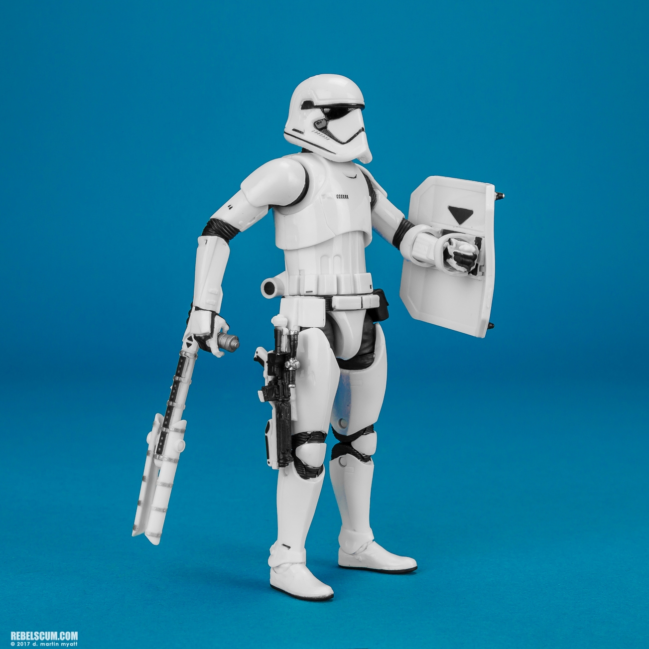 First-Order-Stormtrooper-Deluxe-Amazon-The-Black-Series-010.jpg