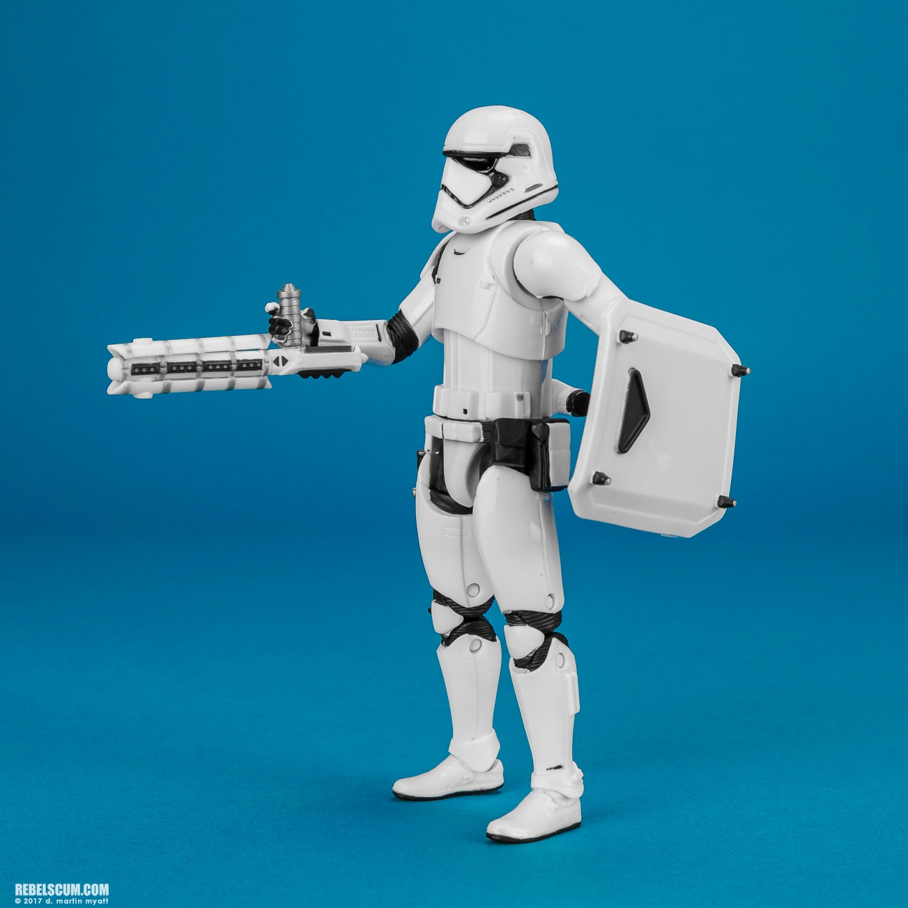 First-Order-Stormtrooper-Deluxe-Amazon-The-Black-Series-011.jpg