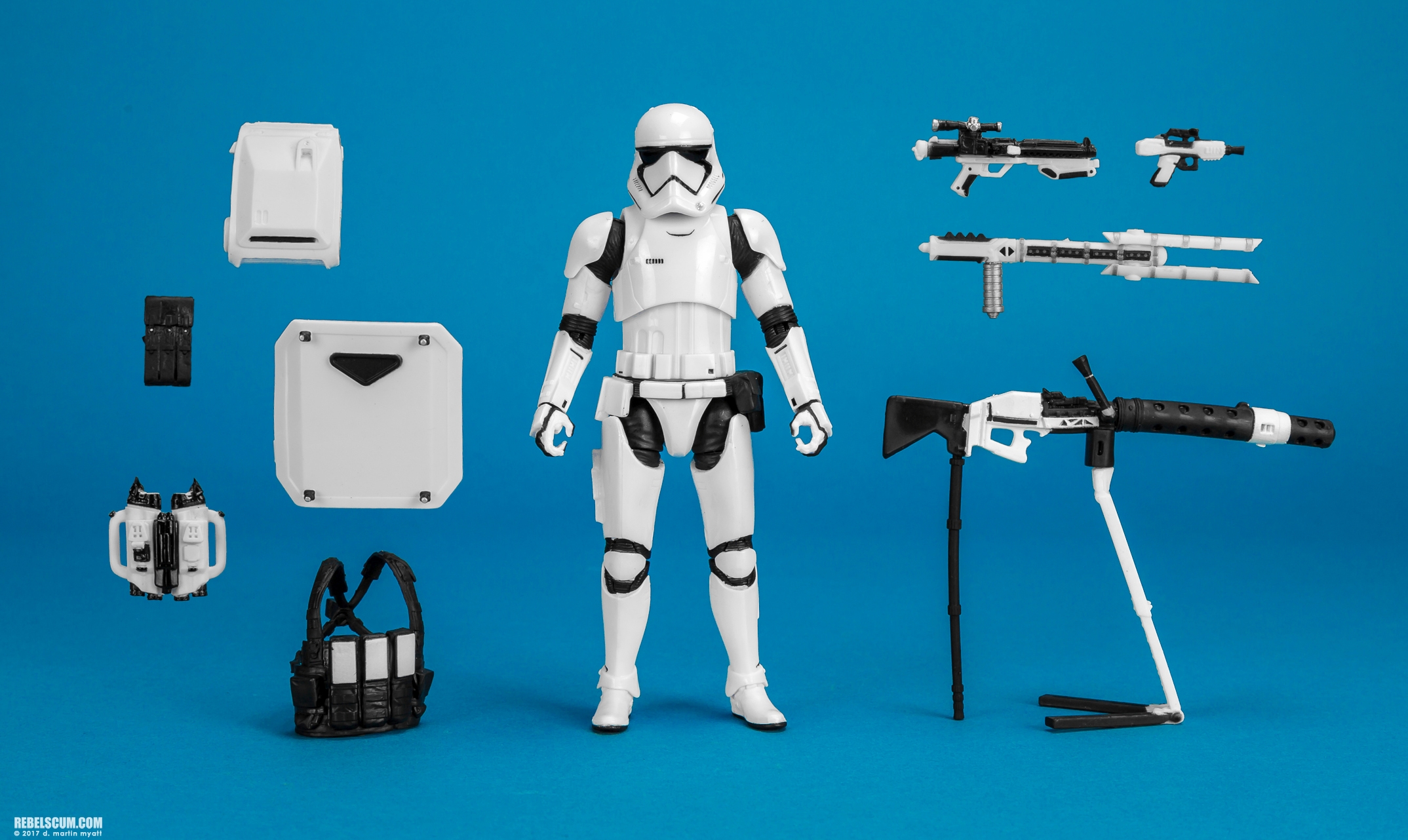 First-Order-Stormtrooper-Deluxe-Amazon-The-Black-Series-013.jpg