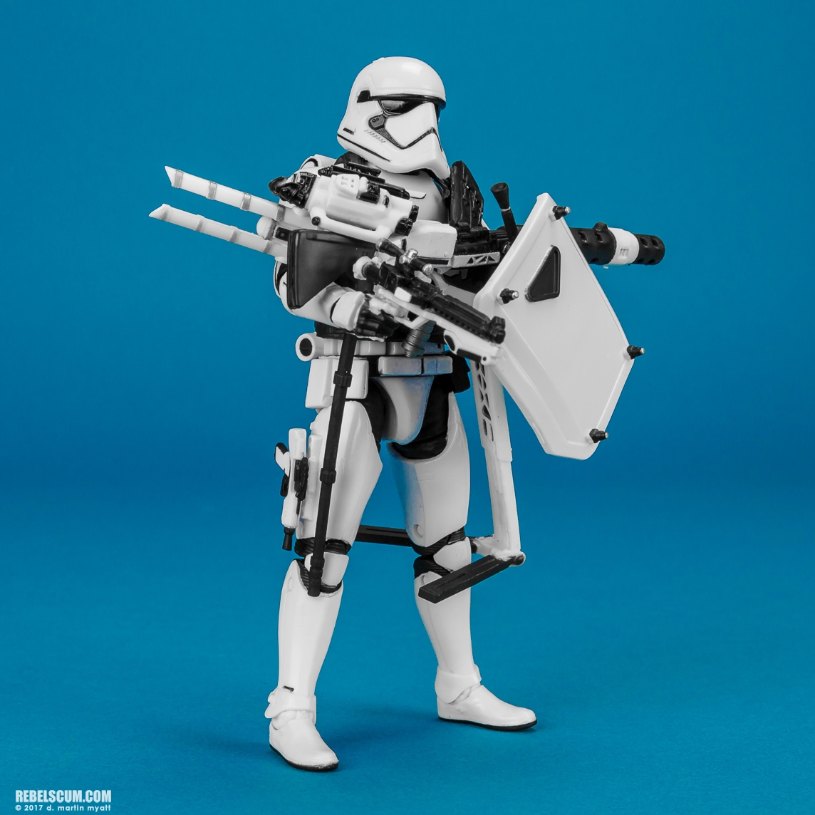 First-Order-Stormtrooper-Deluxe-Amazon-The-Black-Series-016.jpg