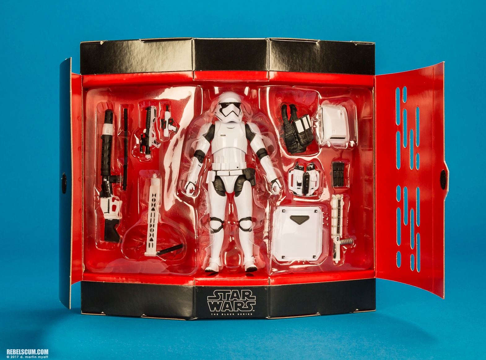 First-Order-Stormtrooper-Deluxe-Amazon-The-Black-Series-026.jpg