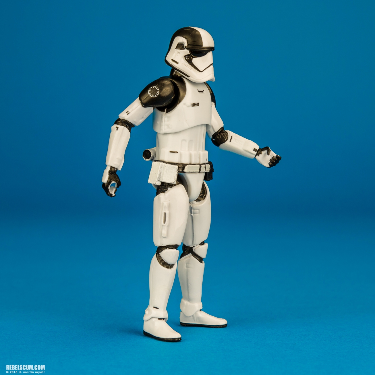 First-Order-Stormtrooper-Executioner-The-Black-Series-375-002.jpg