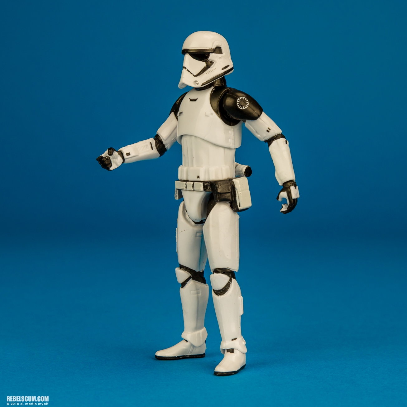 First-Order-Stormtrooper-Executioner-The-Black-Series-375-003.jpg
