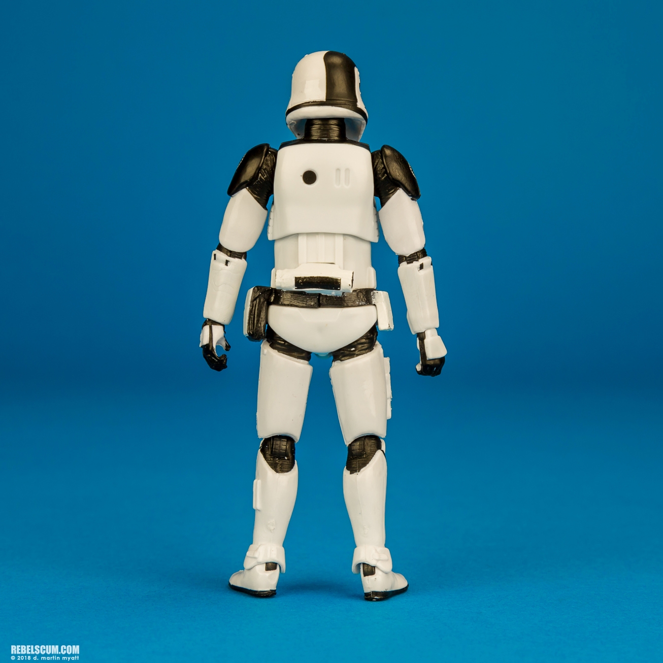 First-Order-Stormtrooper-Executioner-The-Black-Series-375-004.jpg
