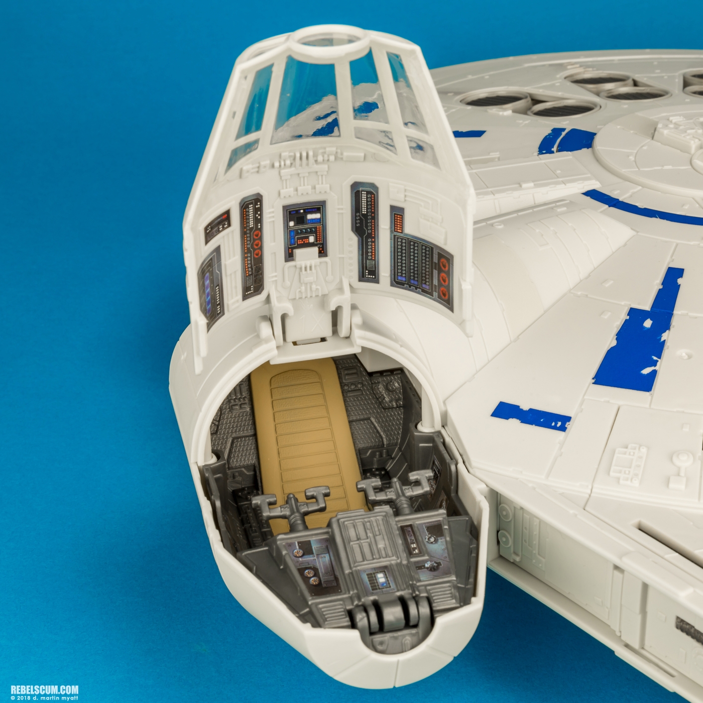 Kessel-Run-Millennium-Falcon-Solo-Star-Wars-Universe-Hasbro-021.jpg