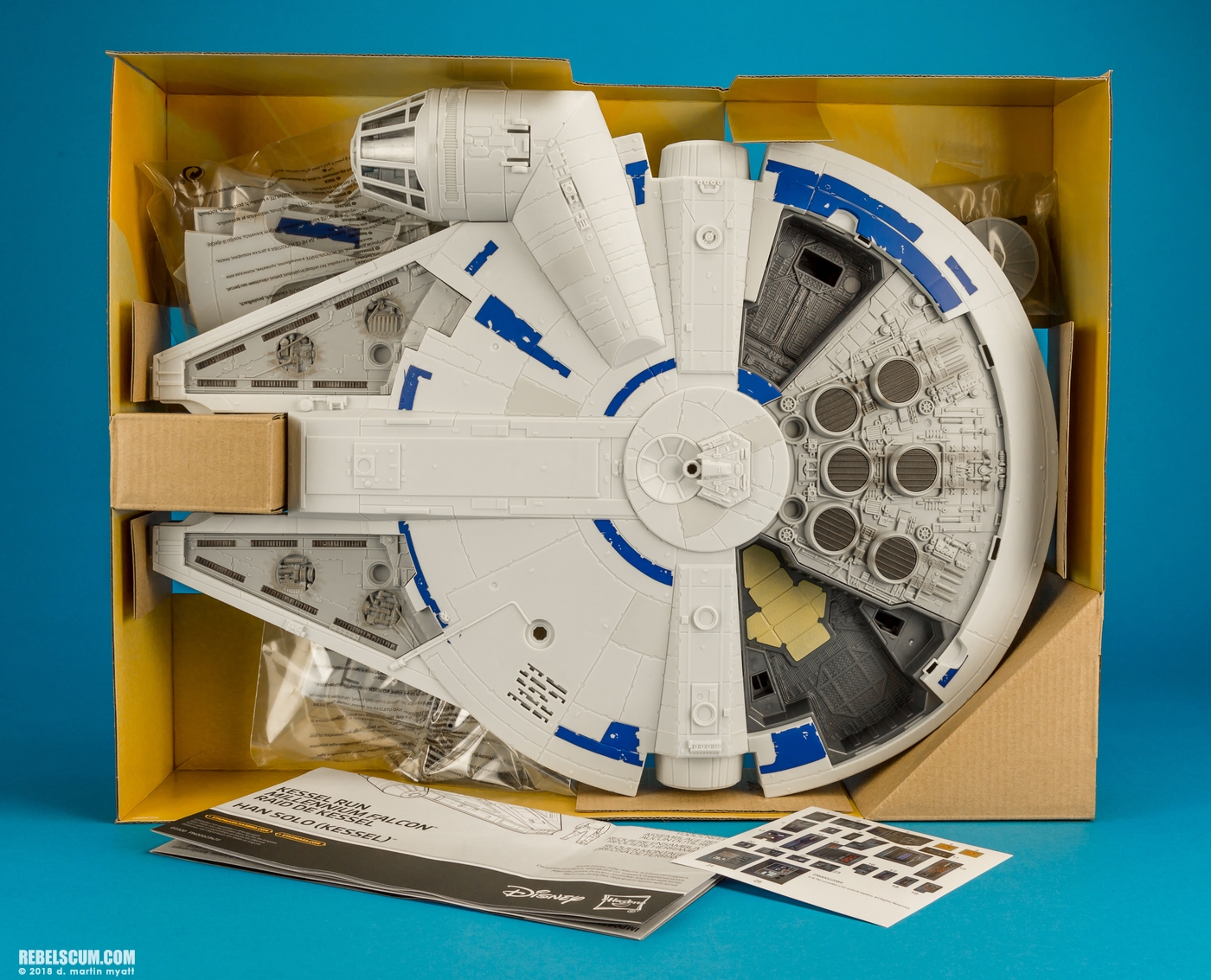 Kessel-Run-Millennium-Falcon-Solo-Star-Wars-Universe-Hasbro-040.jpg