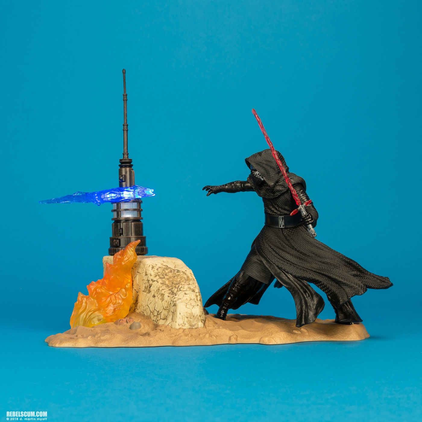 Kylo-Ren-03-Star-Wars-The-Black-Series-Centerpiece-Hasbro-001.jpg