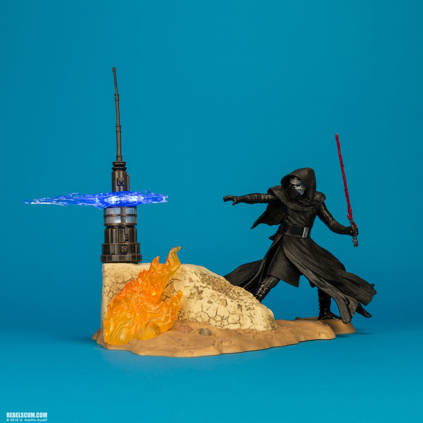 Kylo-Ren-03-Star-Wars-The-Black-Series-Centerpiece-Hasbro-002.jpg