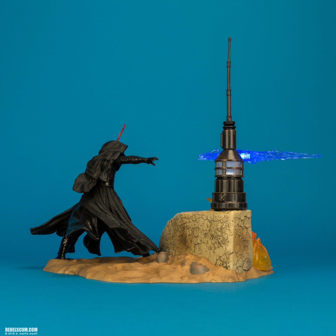 Kylo-Ren-03-Star-Wars-The-Black-Series-Centerpiece-Hasbro-004.jpg