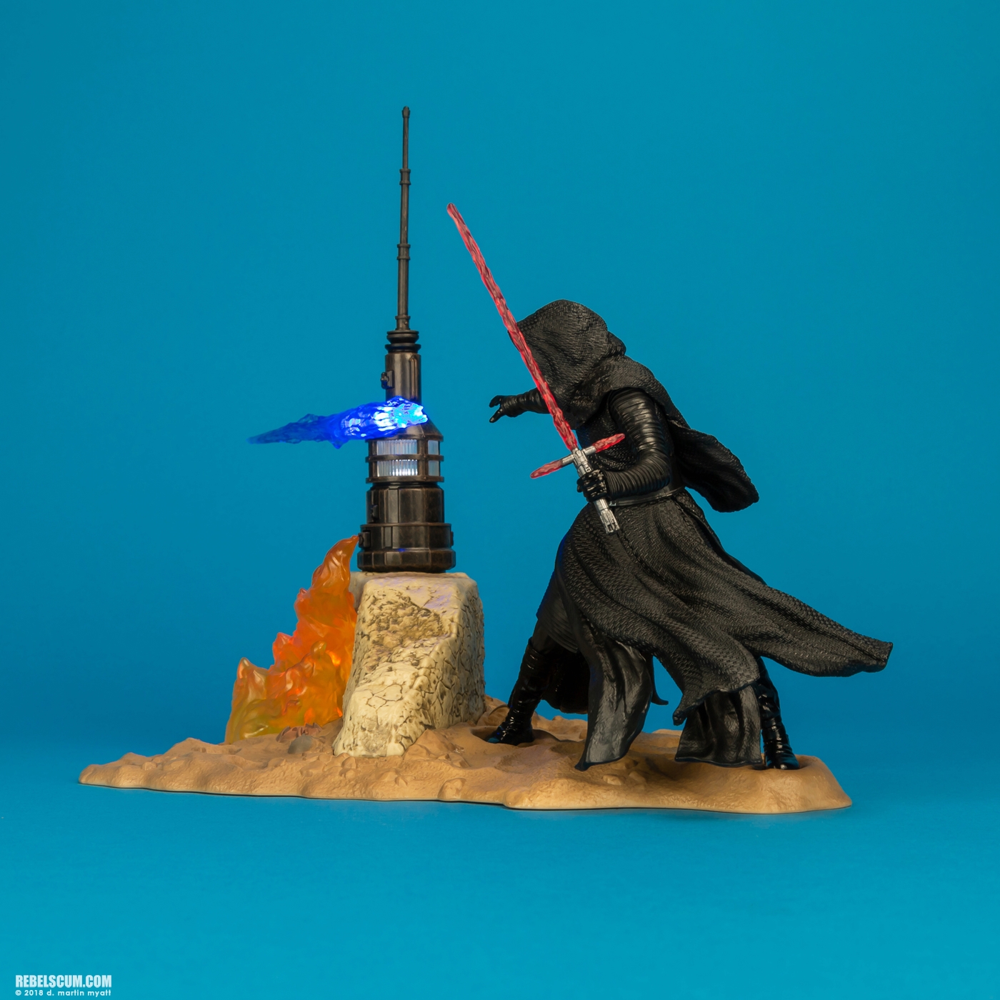 Kylo-Ren-03-Star-Wars-The-Black-Series-Centerpiece-Hasbro-005.jpg