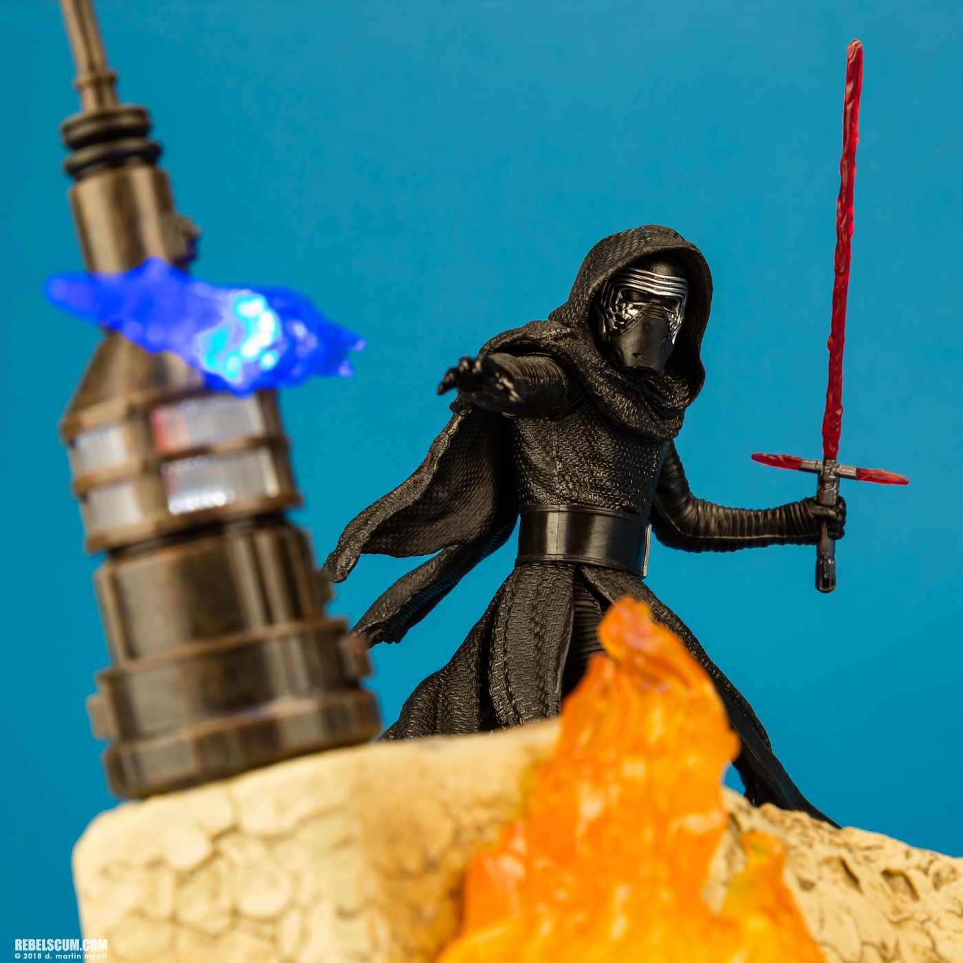 Kylo-Ren-03-Star-Wars-The-Black-Series-Centerpiece-Hasbro-012.jpg