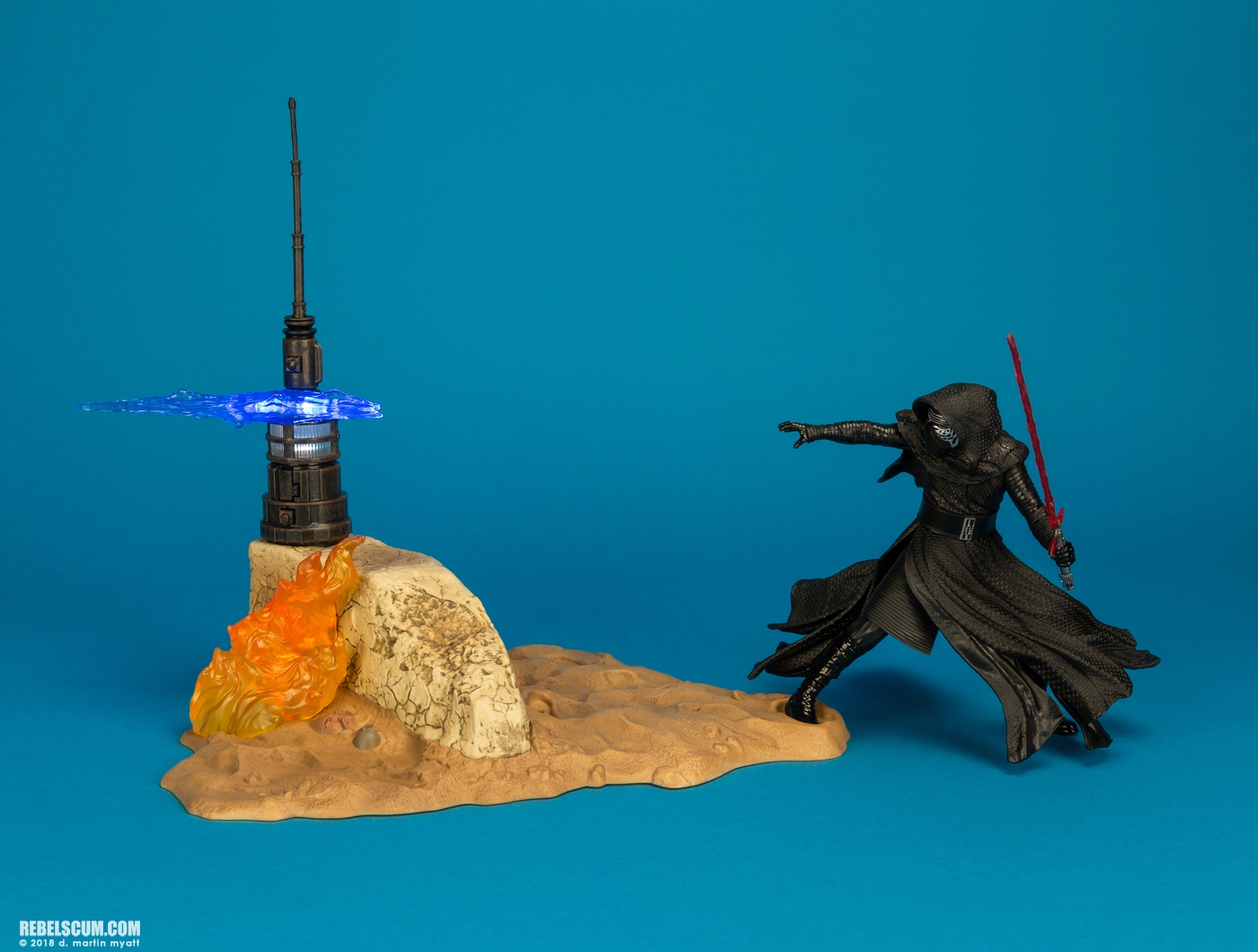 Kylo-Ren-03-Star-Wars-The-Black-Series-Centerpiece-Hasbro-015.jpg