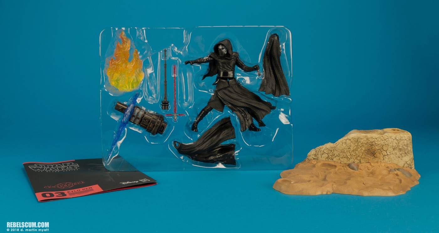 Kylo-Ren-03-Star-Wars-The-Black-Series-Centerpiece-Hasbro-024.jpg