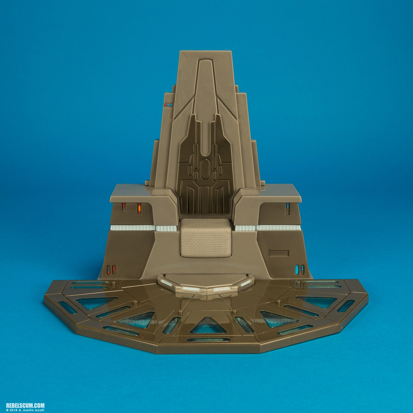 Kylo-Ren-Throne-Room-Star-Wars-The-Black-Series-6-Inch-016.jpg