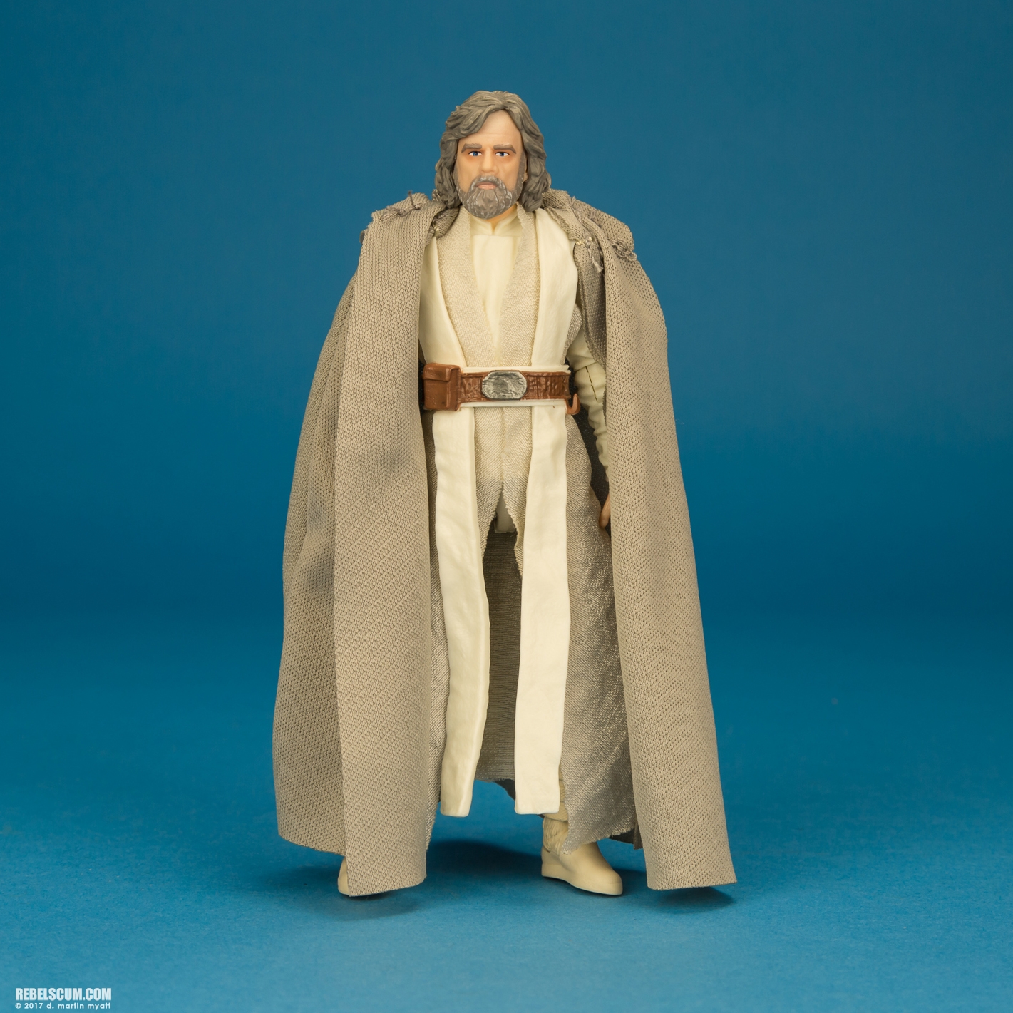 Luke-Skywalker-Jedi-Master-Ahch-To-Island-The-Black-Series-001.jpg