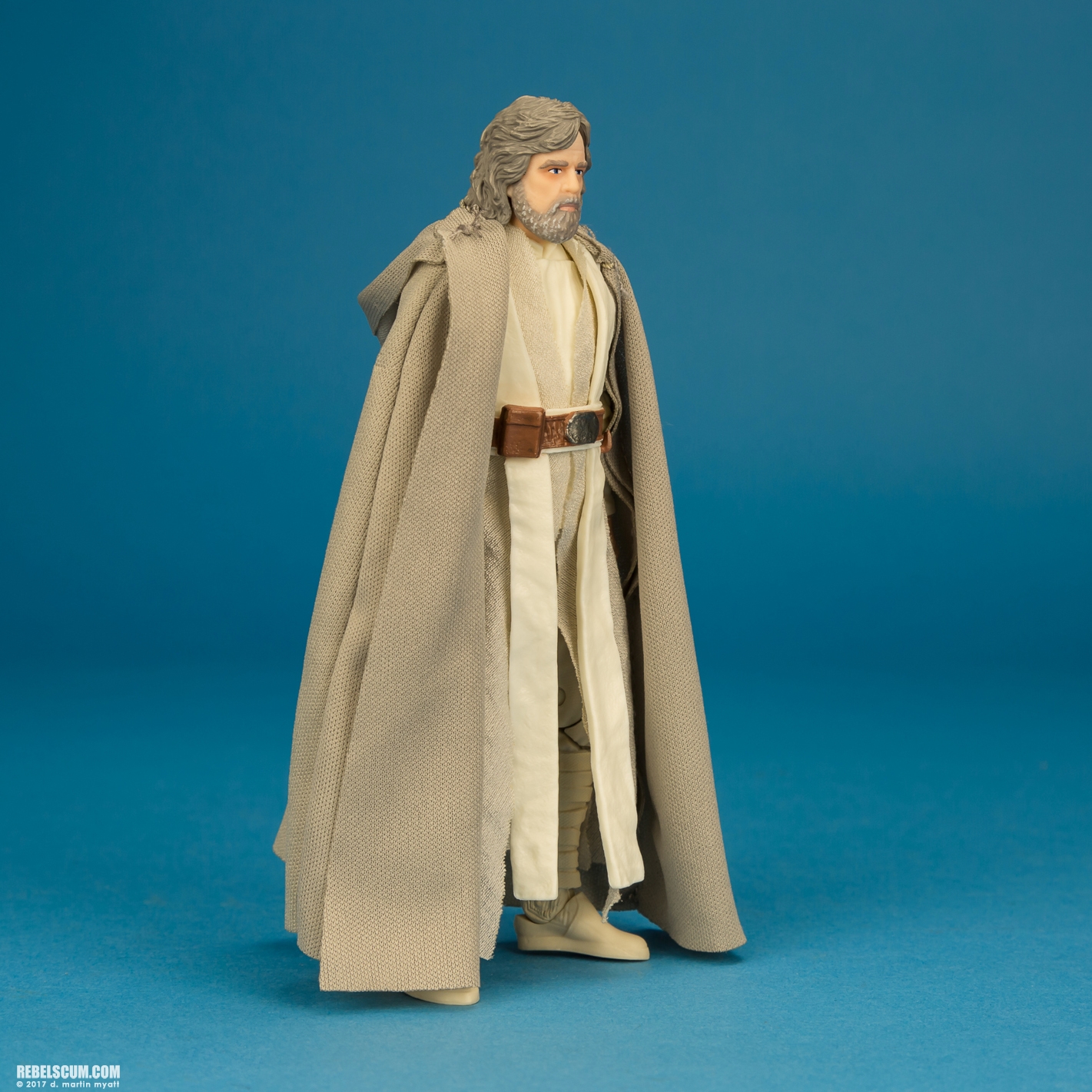 Luke-Skywalker-Jedi-Master-Ahch-To-Island-The-Black-Series-002.jpg