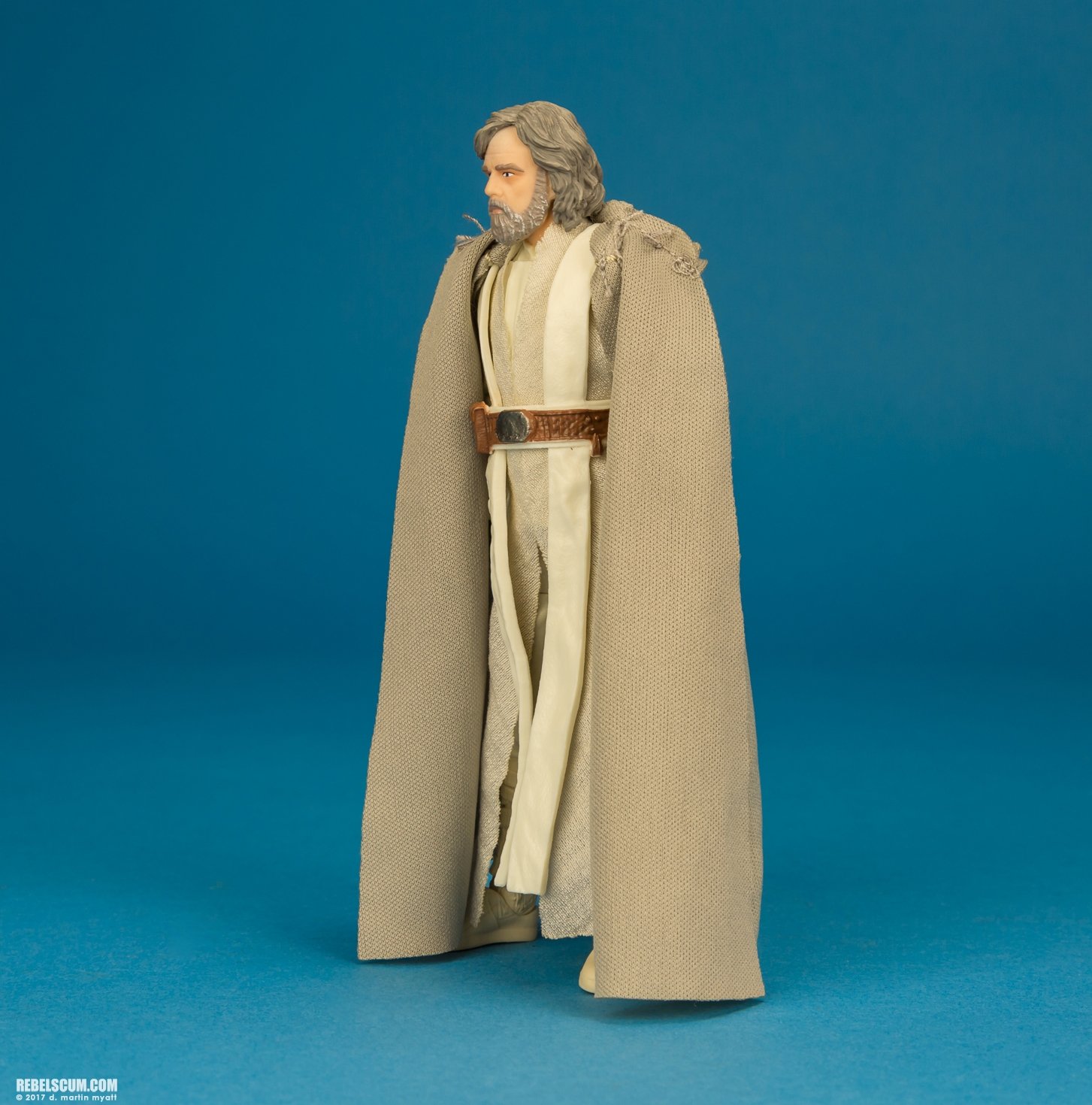 Luke-Skywalker-Jedi-Master-Ahch-To-Island-The-Black-Series-003.jpg