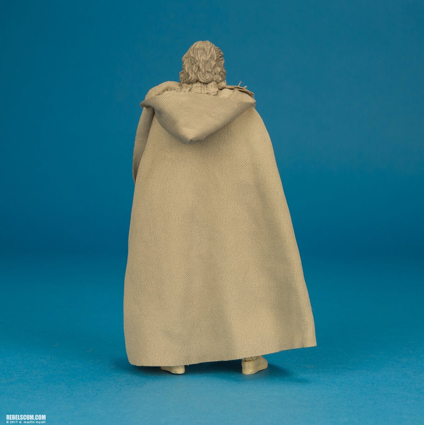 Luke-Skywalker-Jedi-Master-Ahch-To-Island-The-Black-Series-004.jpg