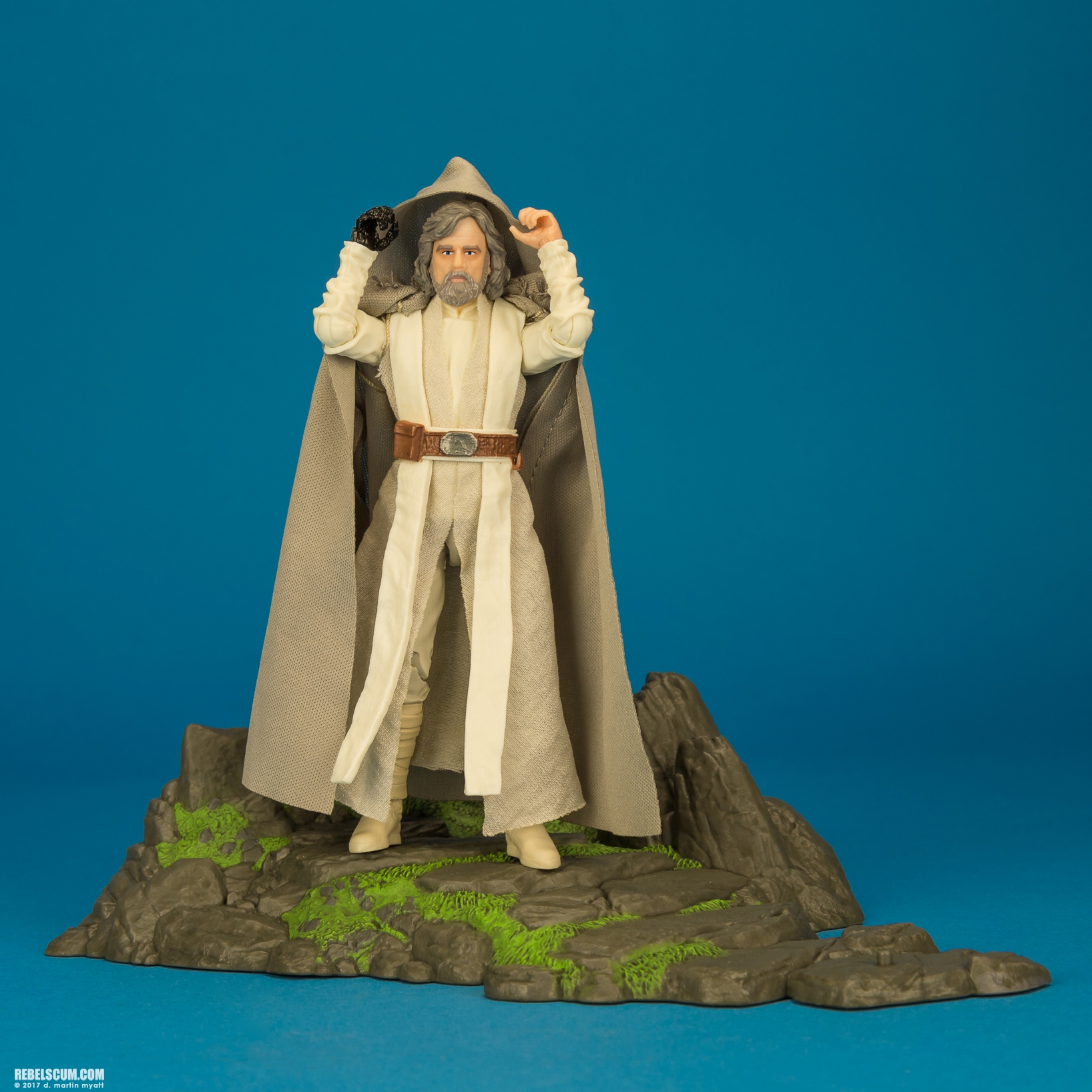 Luke-Skywalker-Jedi-Master-Ahch-To-Island-The-Black-Series-010.jpg