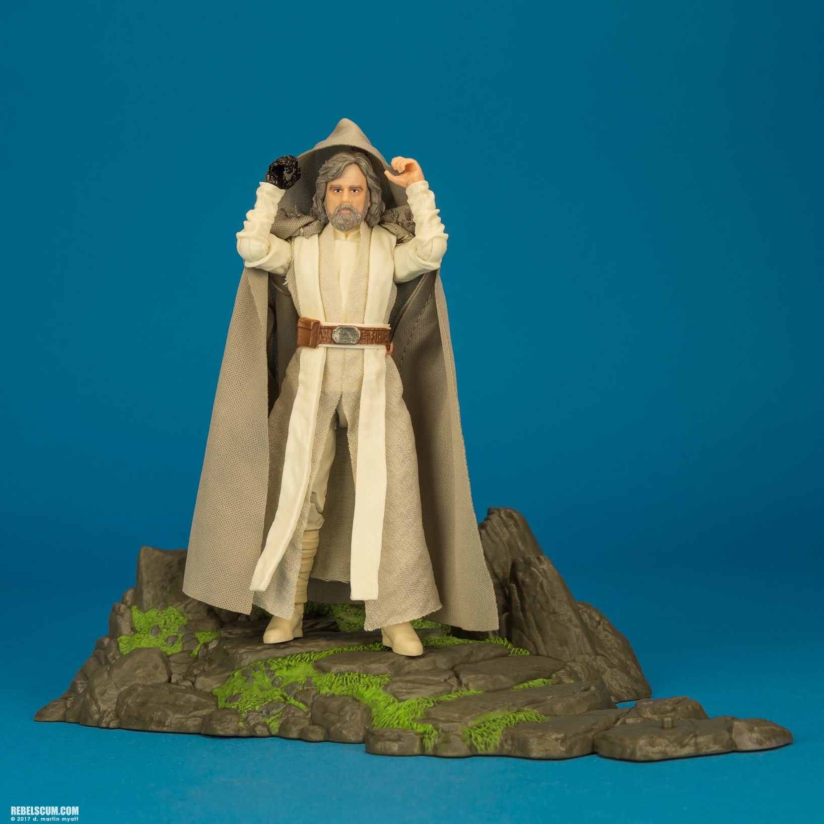 Luke-Skywalker-Jedi-Master-Ahch-To-Island-The-Black-Series-010.jpg