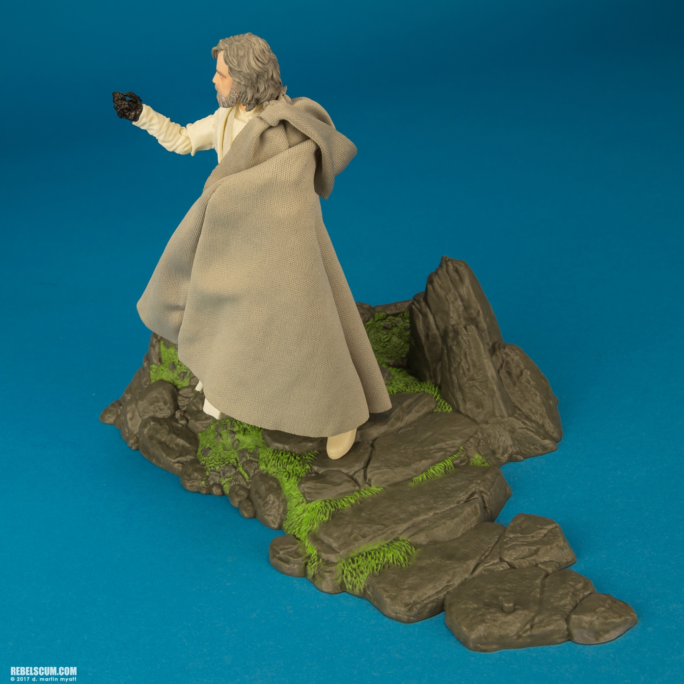 Luke-Skywalker-Jedi-Master-Ahch-To-Island-The-Black-Series-012.jpg