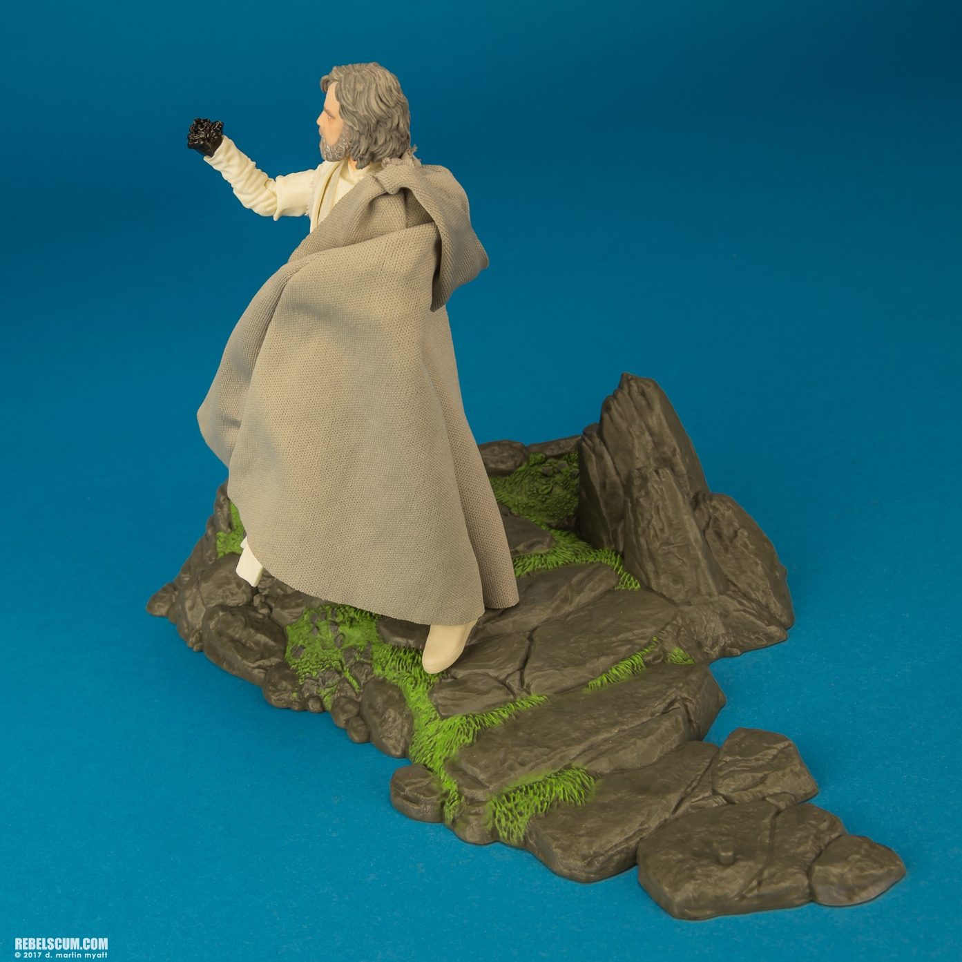 Luke-Skywalker-Jedi-Master-Ahch-To-Island-The-Black-Series-013.jpg