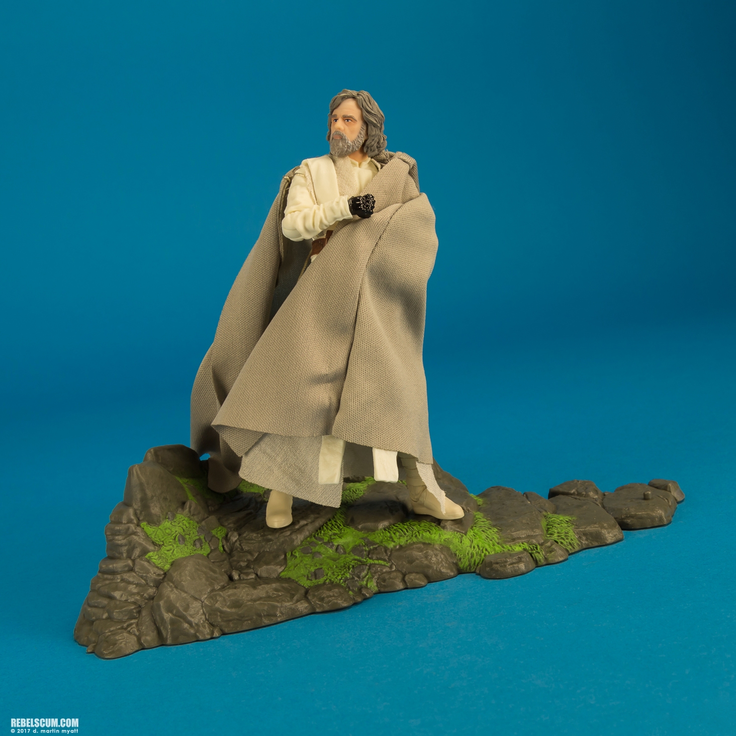 Luke-Skywalker-Jedi-Master-Ahch-To-Island-The-Black-Series-014.jpg