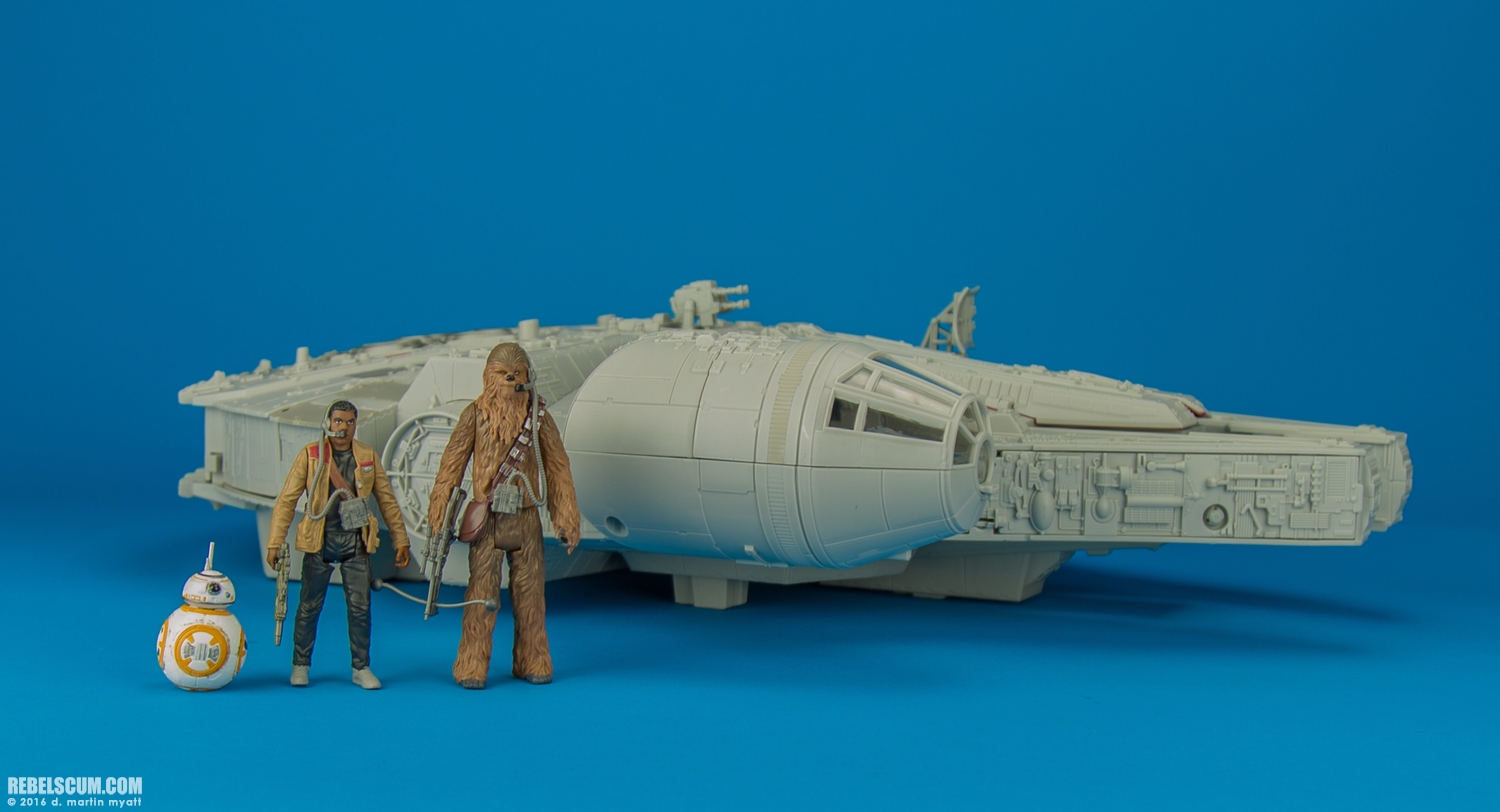 Millennium-Falcon-The-Force-Awakens-Hasbro-015.jpg