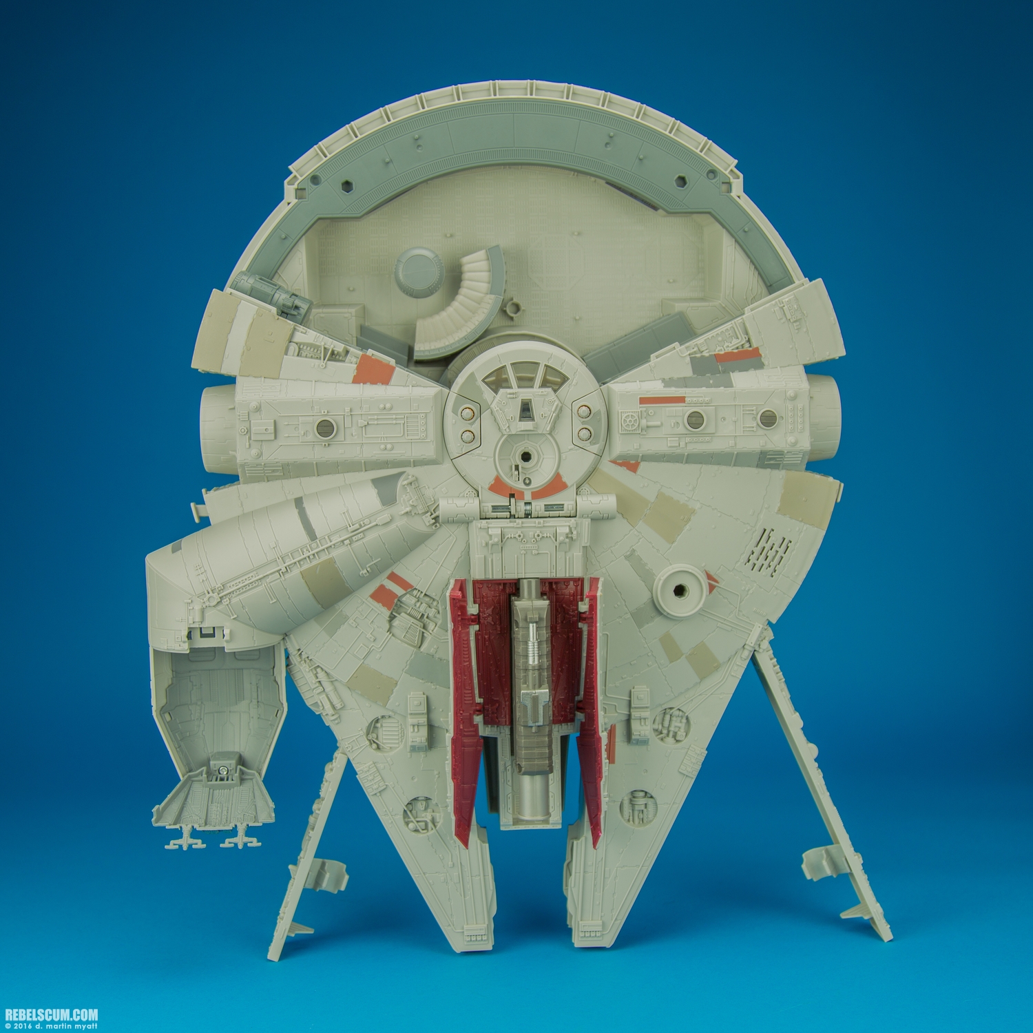 Millennium-Falcon-The-Force-Awakens-Hasbro-017.jpg