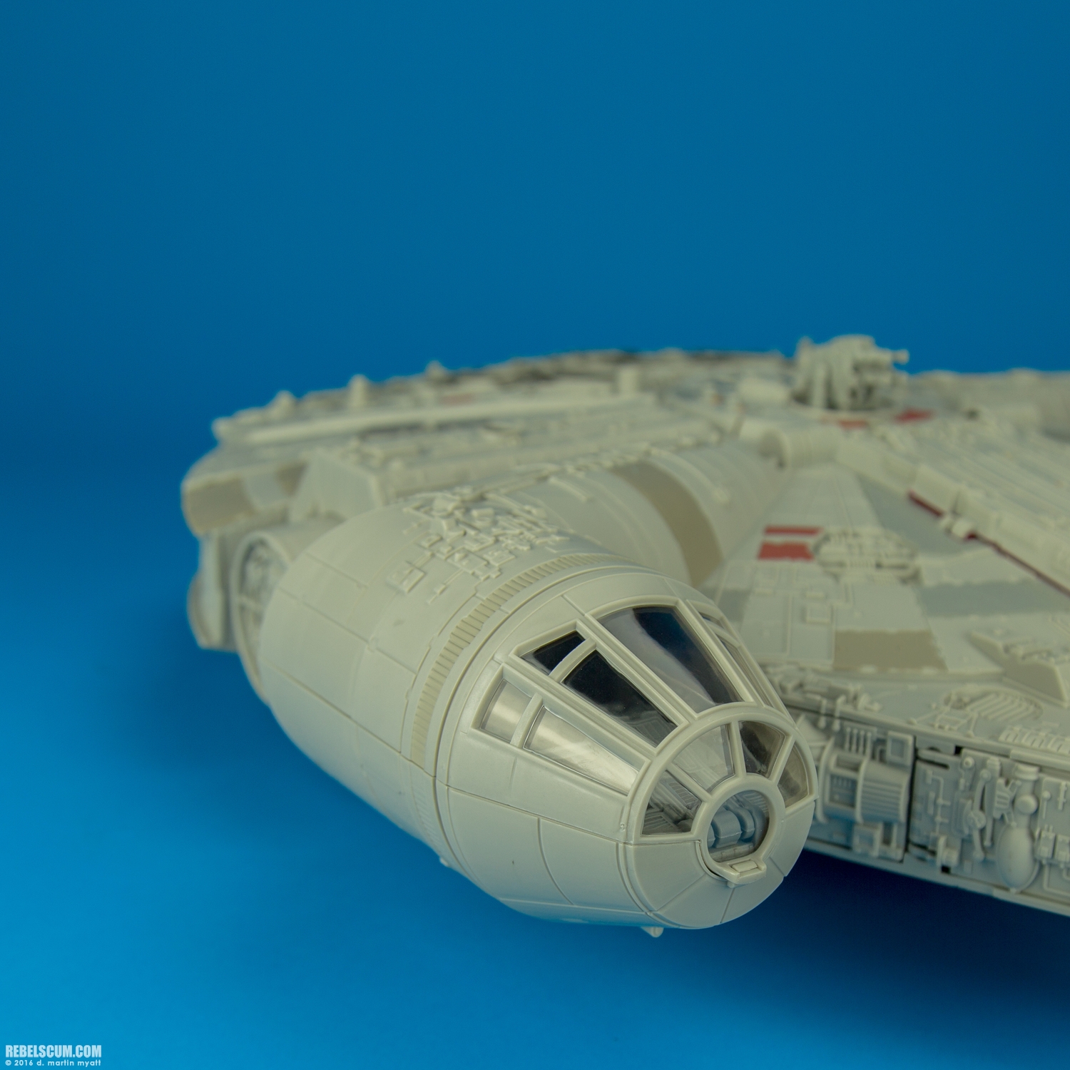 Millennium-Falcon-The-Force-Awakens-Hasbro-019.jpg