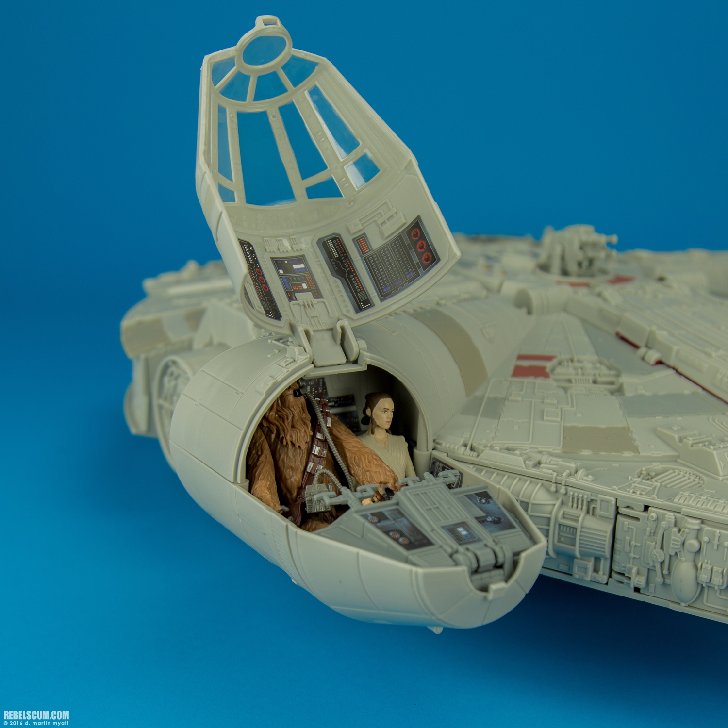 Millennium-Falcon-The-Force-Awakens-Hasbro-022.jpg