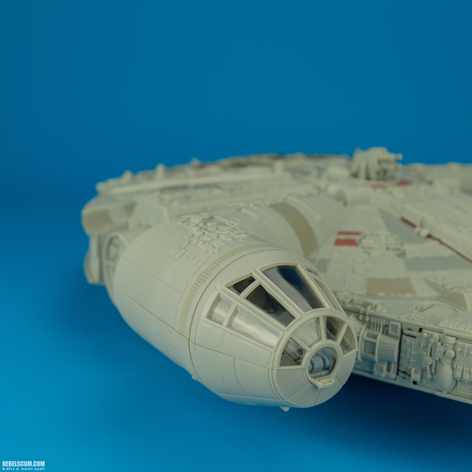 Millennium-Falcon-The-Force-Awakens-Hasbro-023.jpg