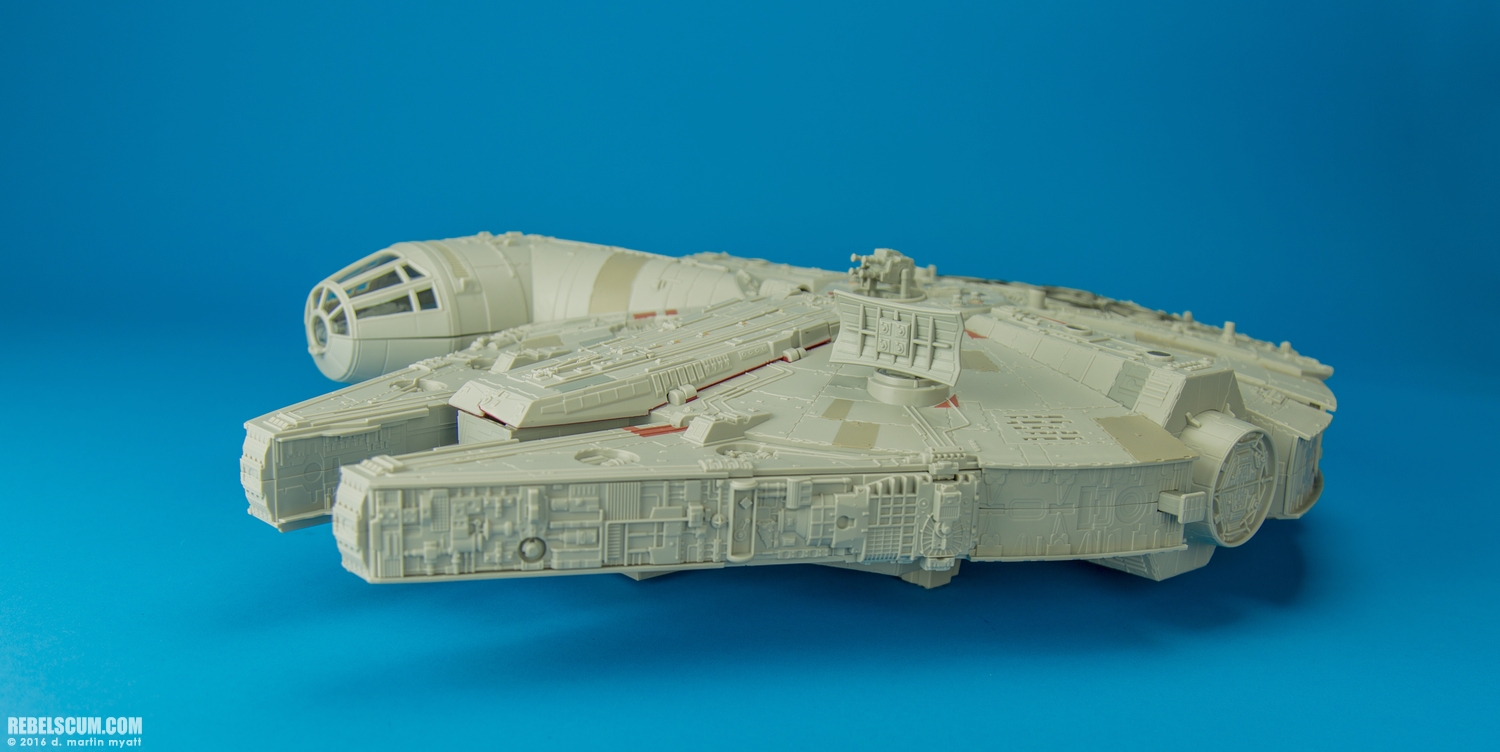 Millennium-Falcon-The-Force-Awakens-Hasbro-024.jpg