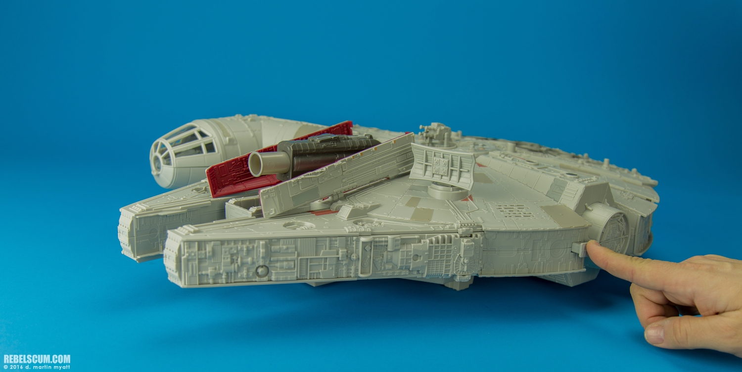 Millennium-Falcon-The-Force-Awakens-Hasbro-026.jpg