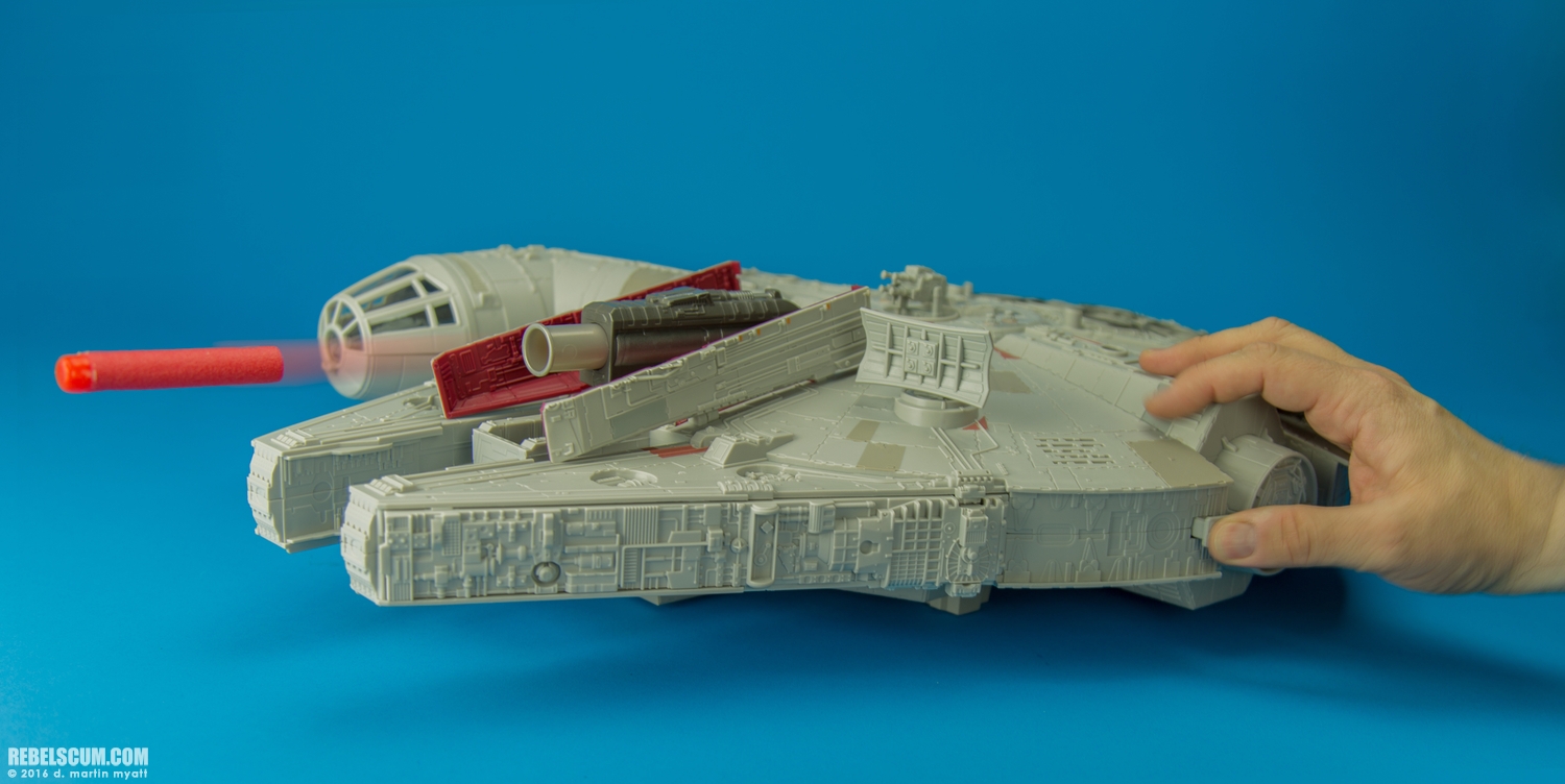 Millennium-Falcon-The-Force-Awakens-Hasbro-027.jpg