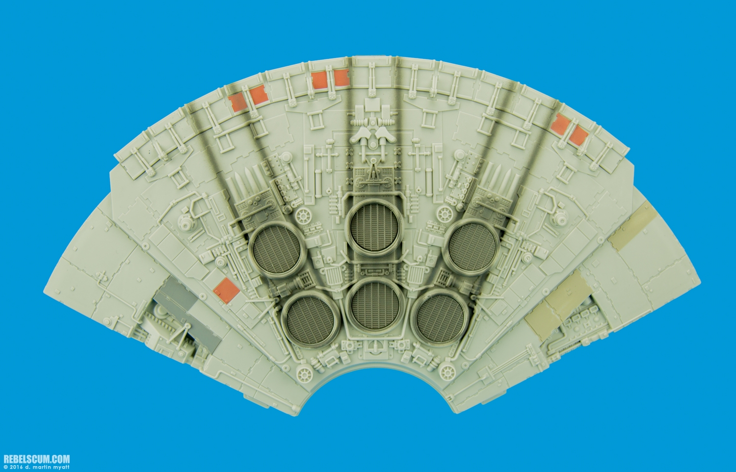 Millennium-Falcon-The-Force-Awakens-Hasbro-041.jpg