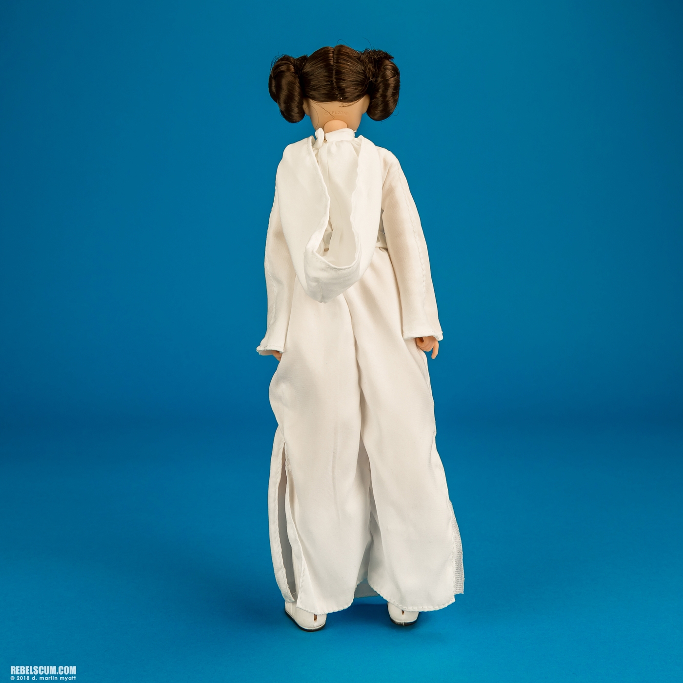 Princess-Leia-Organa-Forces-Of-Destiny-Platinum-Edition-004.jpg